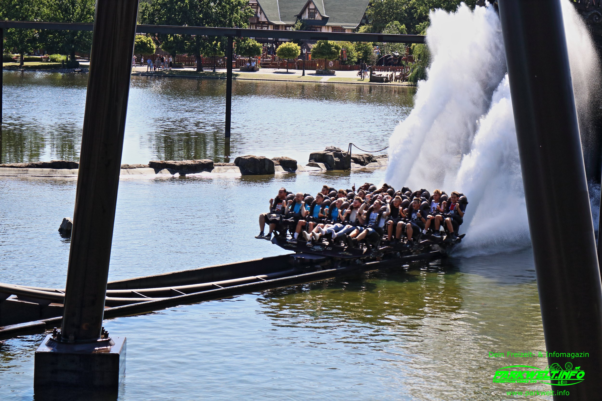 Krake Bolliger Mabillard Dive Coaster Rollercoaster Achterbahn Heide Park Resort Soltau Niedersachsen Freizeitpark Themepark Colossos Achterbahn Attraktionen Park Plan Adresse Infos Bilder Sho