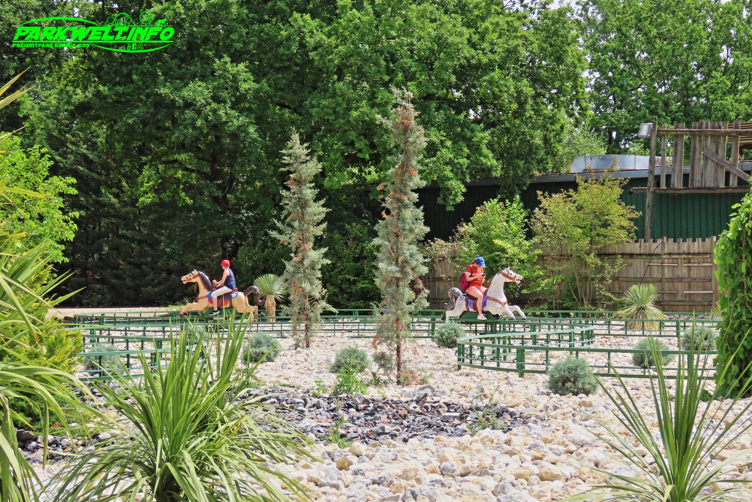 Thunder Horses Reitbahn Walygator Grand Est Parc Freizeitpark Frankreich France Metz Attraktionen Park Plan Map Guide Anfahrt Attraktionen Fahrgeschäfte Achterbahn Coaster Info