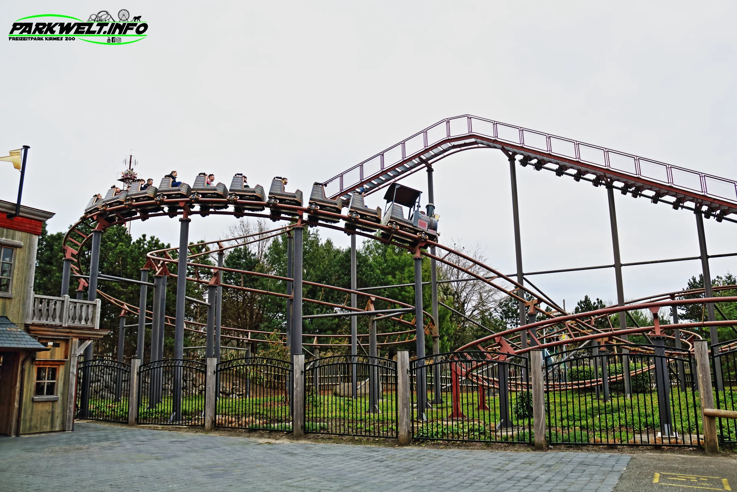 Mine Train Vekoma Junior Coaster Achterbahn Rollercoaster Attractiepark Slagharen Freizeitpark Themepark Attraktionen Fahrgeschäfte Info Park Plan map guide anfahrt