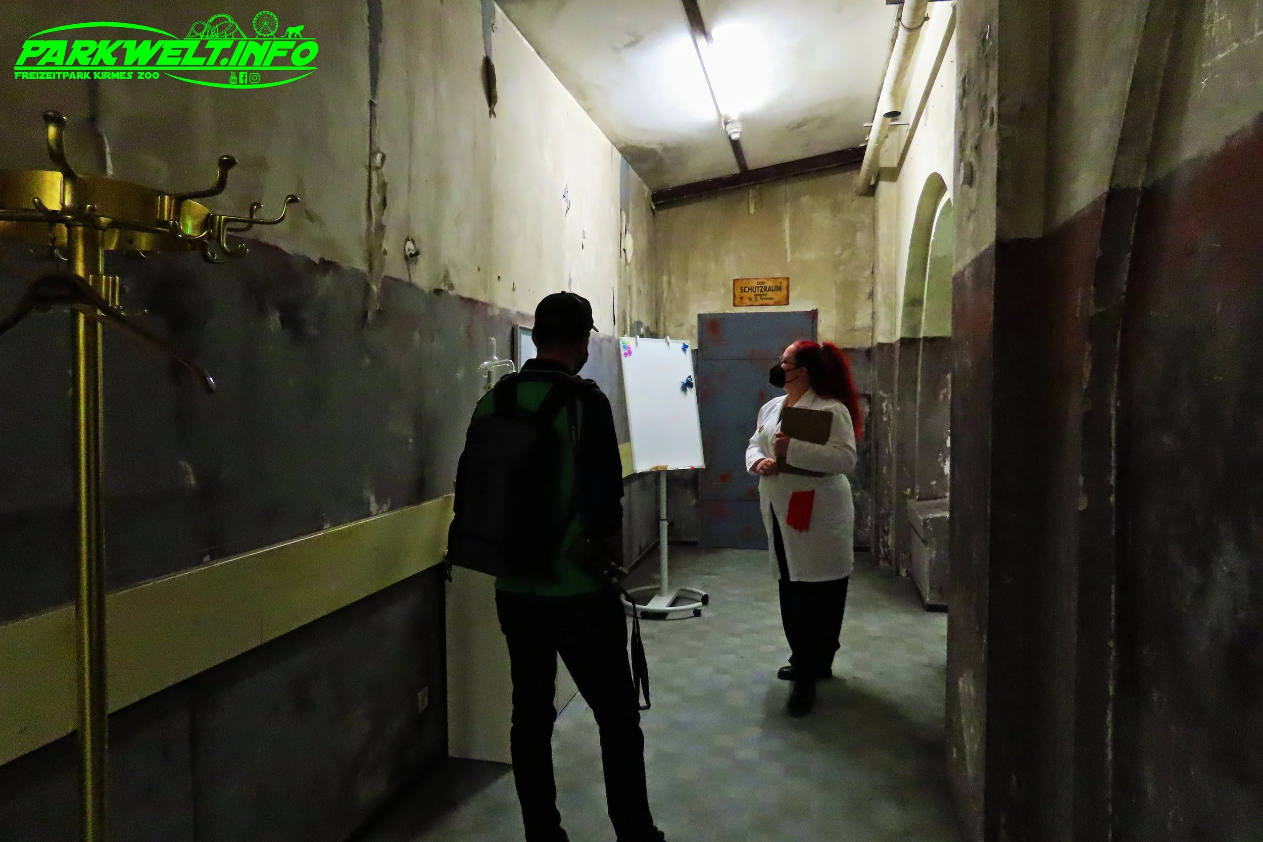 Infinitum Entfaltung der Untentichkeit Loop Escape Room Eloria Erlebnisfabrik Escape Room Bar Lounge Veranstaltungen Erlebnis Familie Ausflug Biergarten Bottrop Zechentreff Exploria Party Grusellabyrinth NRW
