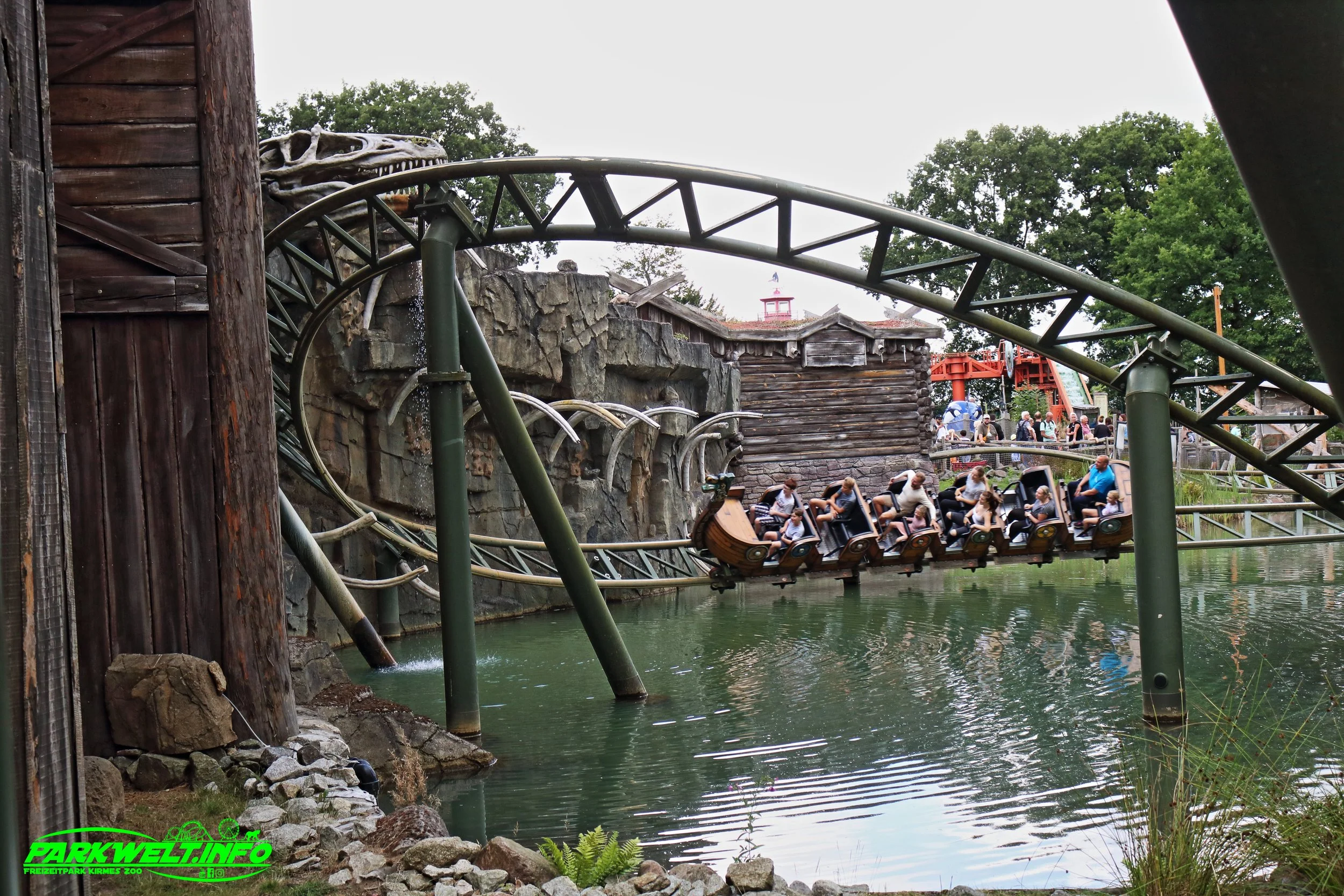 Die Schlange von Midgard Gerstlauer junior Coaster Hansa Park Freizeitpark Themepark Ostsee Sierksdorf Info Map Guide Attraktionen Fahrgeschäfte Park Plan Achterbahn