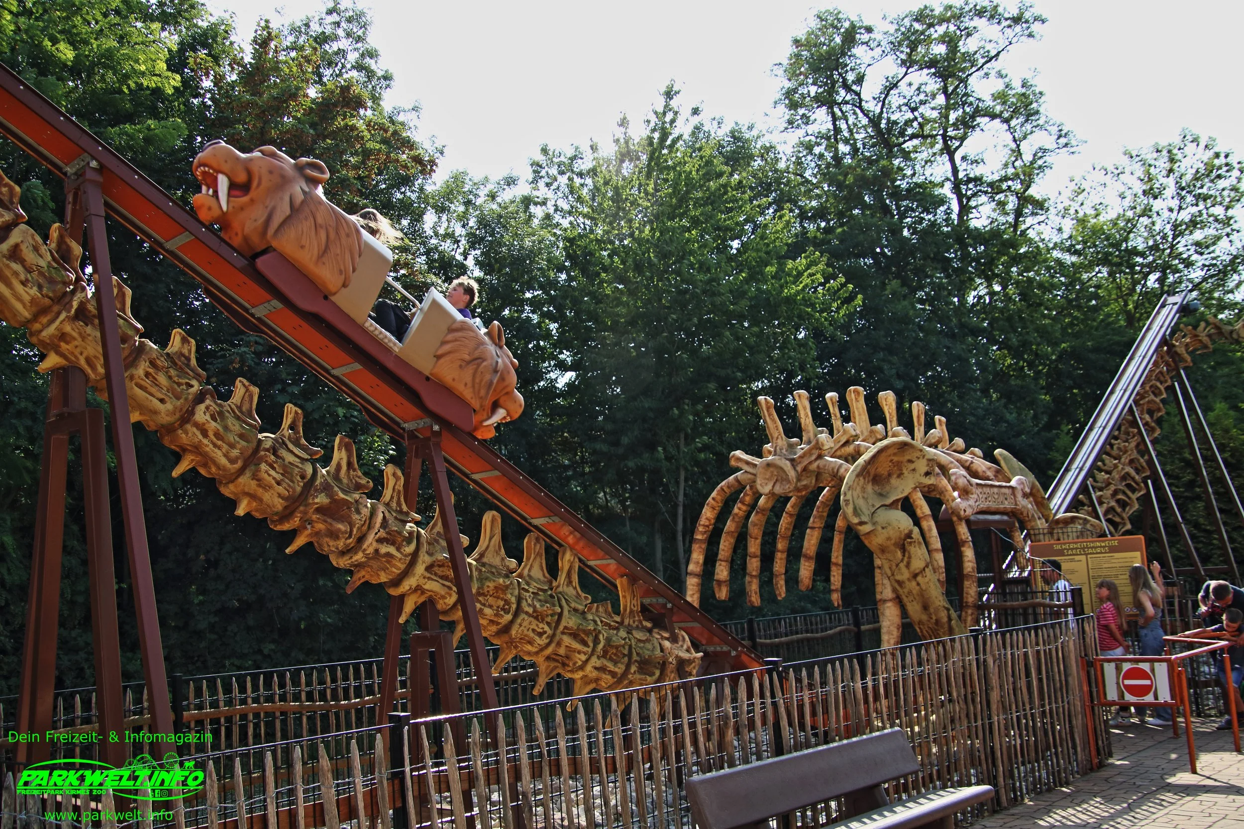 Säbelsaurus Butterfly Sunkid Heege potts park Minden Nordrhein Westfalen Freizeitpark Themepark Amusementpark Attraktionen Achterbahn Coaster Rollercoaster Fahrgeschäfte Anfahrt Adresse Parkplatz Park Plan Map Guide Preise Familienpark Erlebnispark
