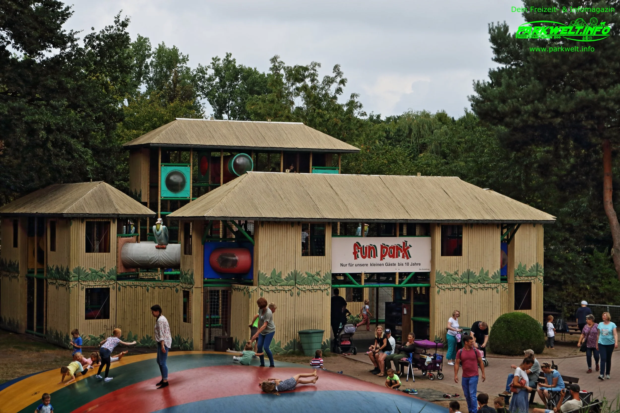 Funpark Spielplatz Indoor Tier Freizeitpark Thüle Friesoythe Niedersachsen Attraktionen Adresse Map Guide Park Plan Achterbahn Rollercoaster Tiere Fahrgeschäfte Infos