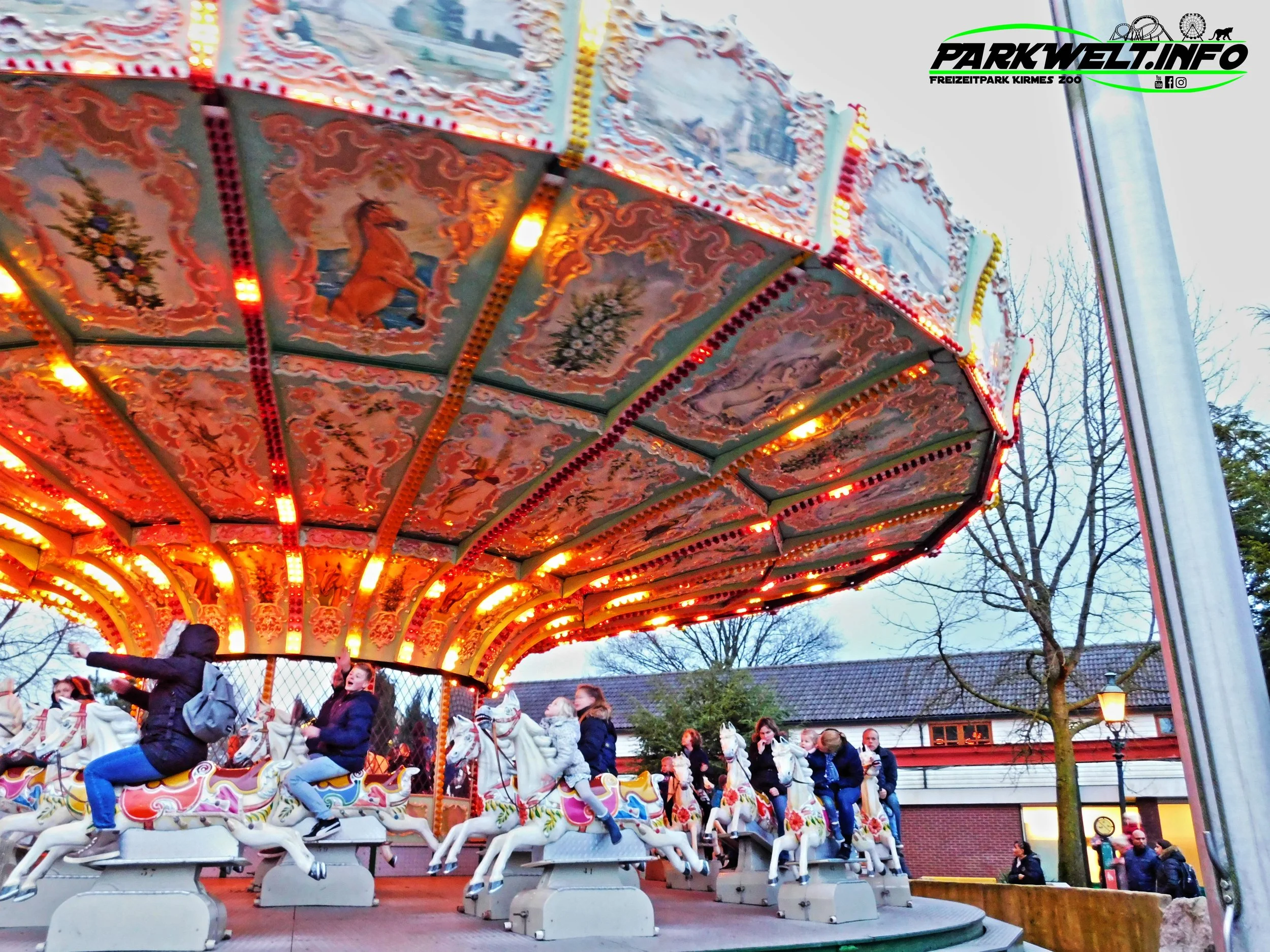Gallopers Zierer Pferdekarussell Karussell Attractiepark Slagharen Freizeitpark Themepark Attraktionen Fahrgeschäfte Info Park Plan map guide anfahrt