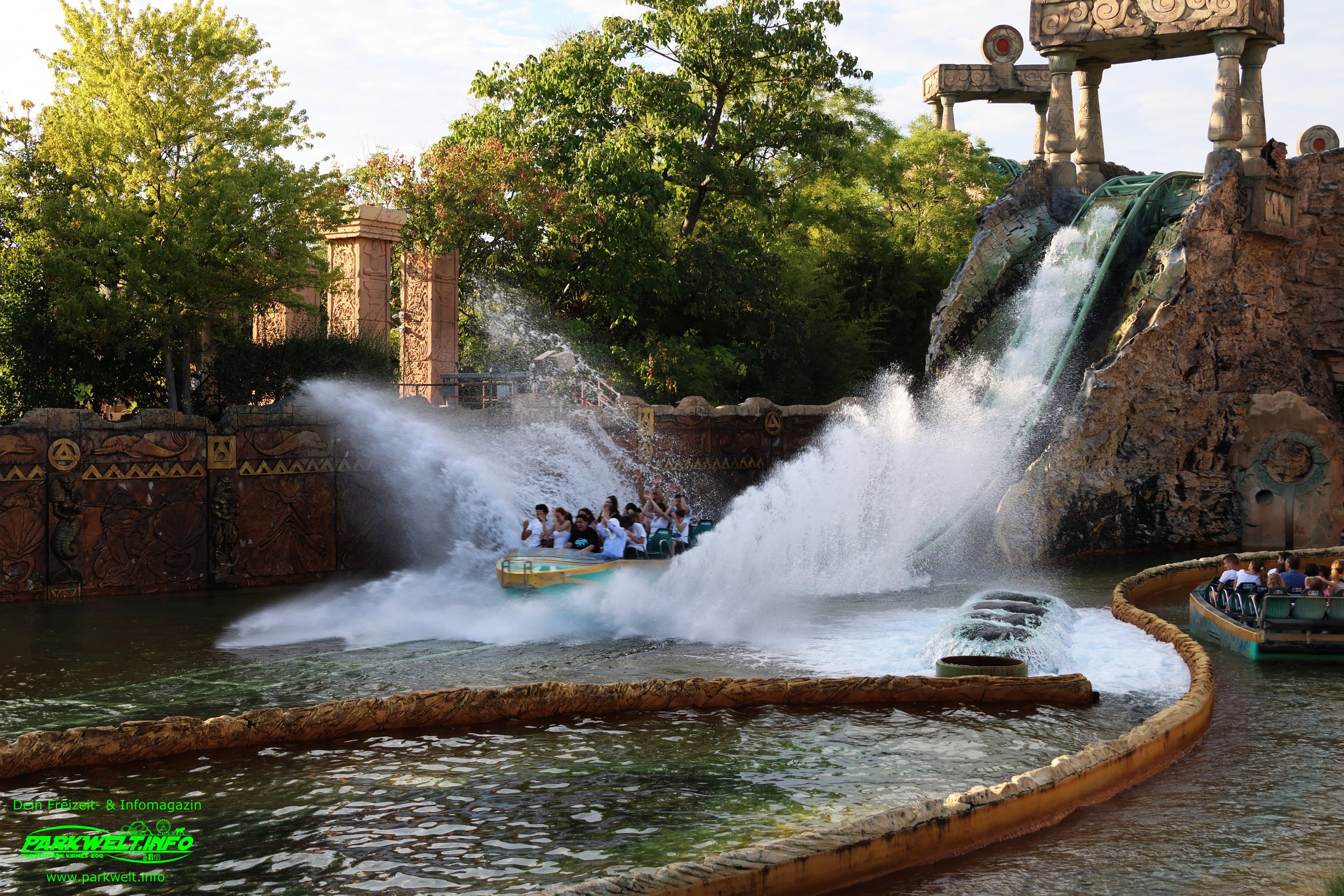 Das Gardaland Resort zählt zu den beliebtesten Freizeitresorts Europas. Entdecke spektakuläre Achterbahnen, Familienattraktionen, Themenwelten, Shows, das LEGOLAND® Water Park und SEA LIFE Aquarium.
