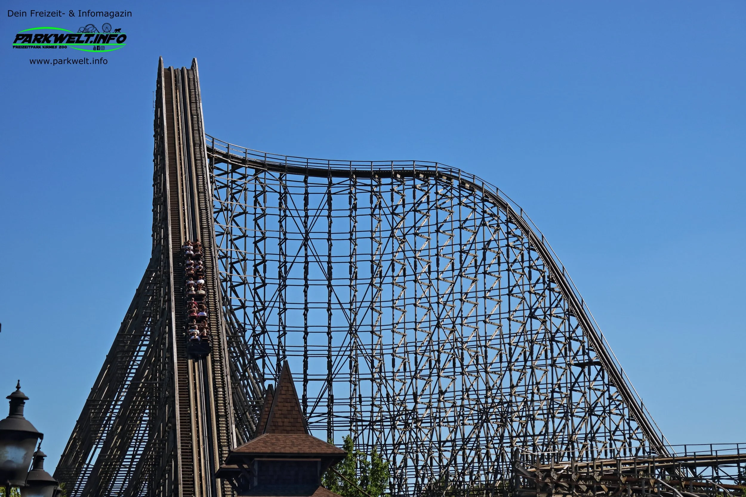 Colossos Kampf der Giganten Intamin Cordes Holzachterbahn Woody Heide Park Resort Soltau Niedersachsen Freizeitpark Themepark Colossos Achterbahn Attraktionen Park Plan Adresse Infos Bilder Show