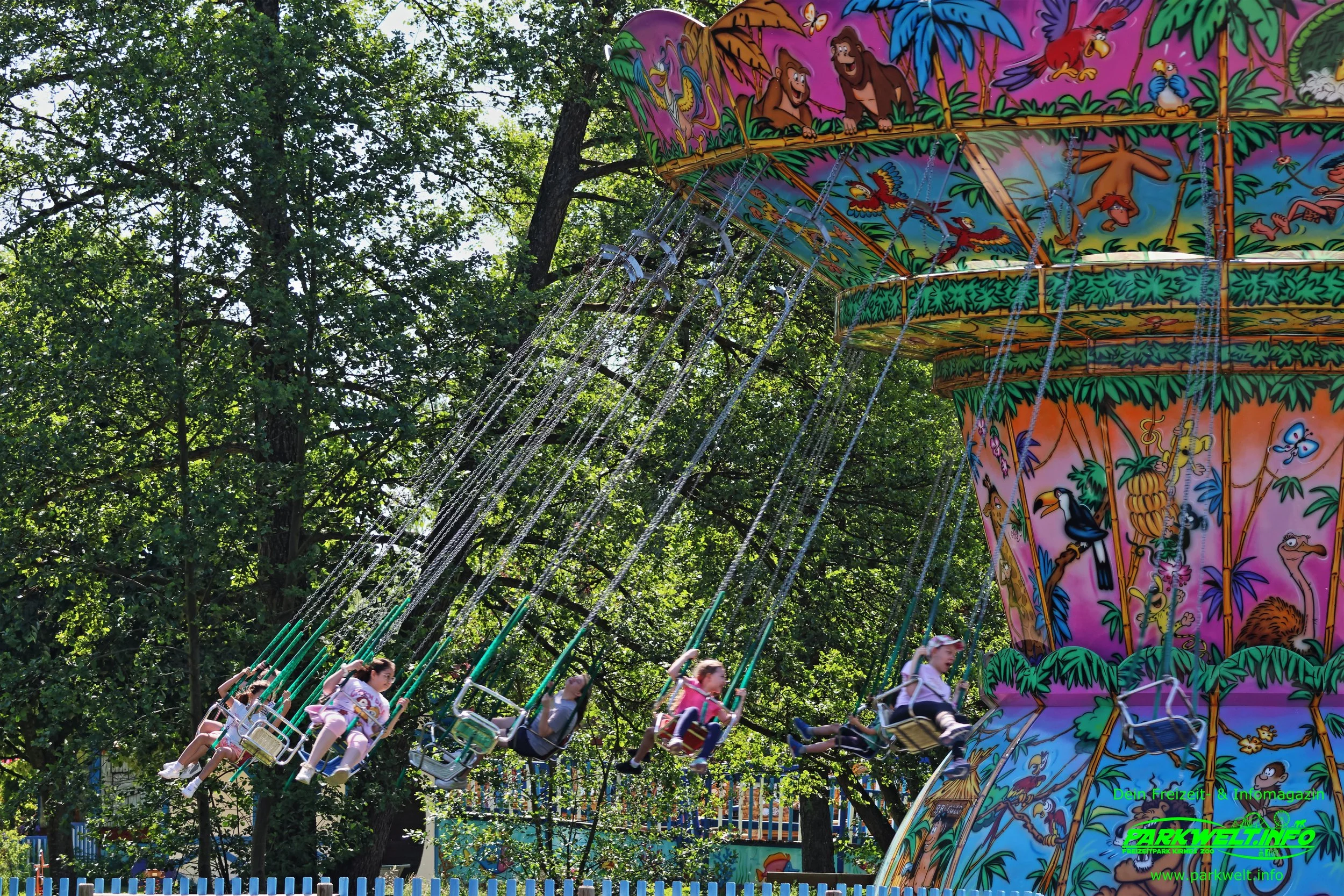 Le Family Swing SBF Visa Kettenkarussell  Didiland Freizeitpark Themepark Amusementpark Info Preise Attraktionen Achterbahn Park Plan Frankreich Europa Bilder Adresse