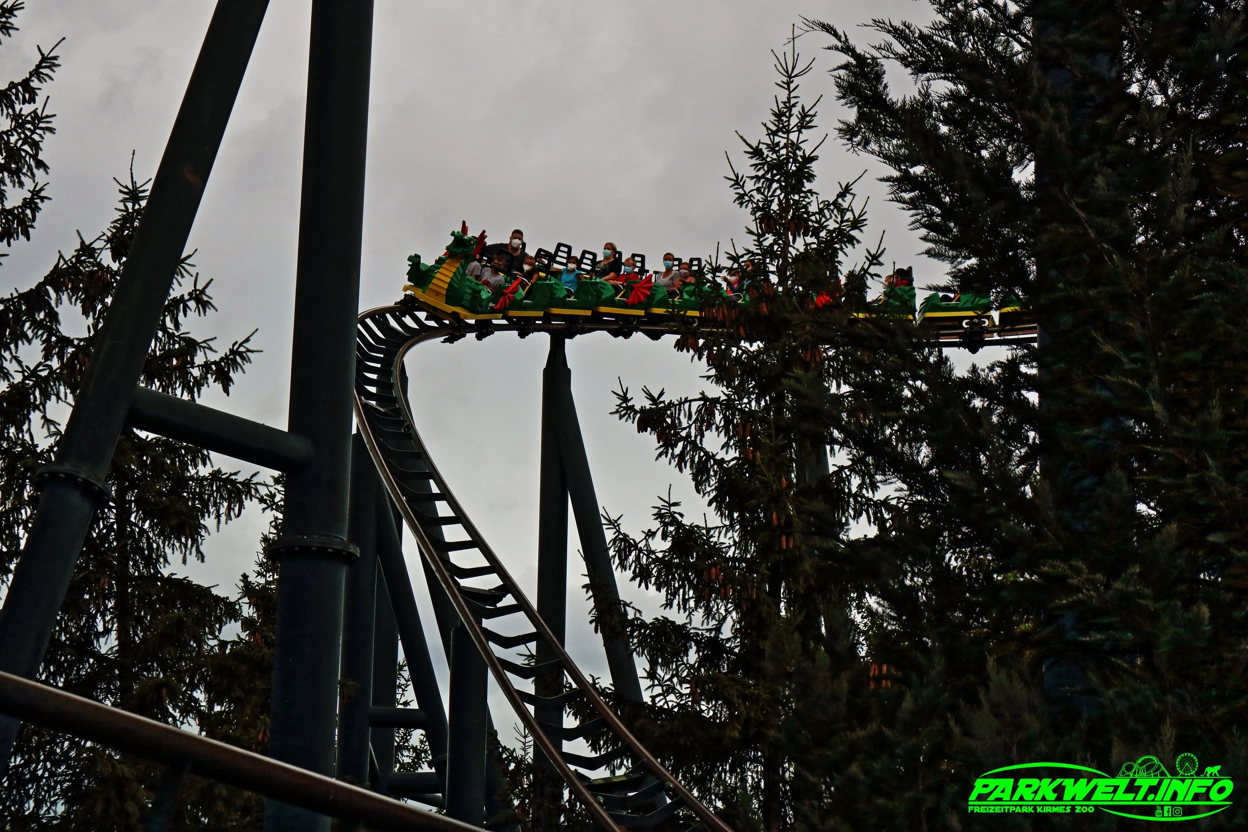 lego legoland günzburg freizeitpark themepark achterbahn attraktionen merlin