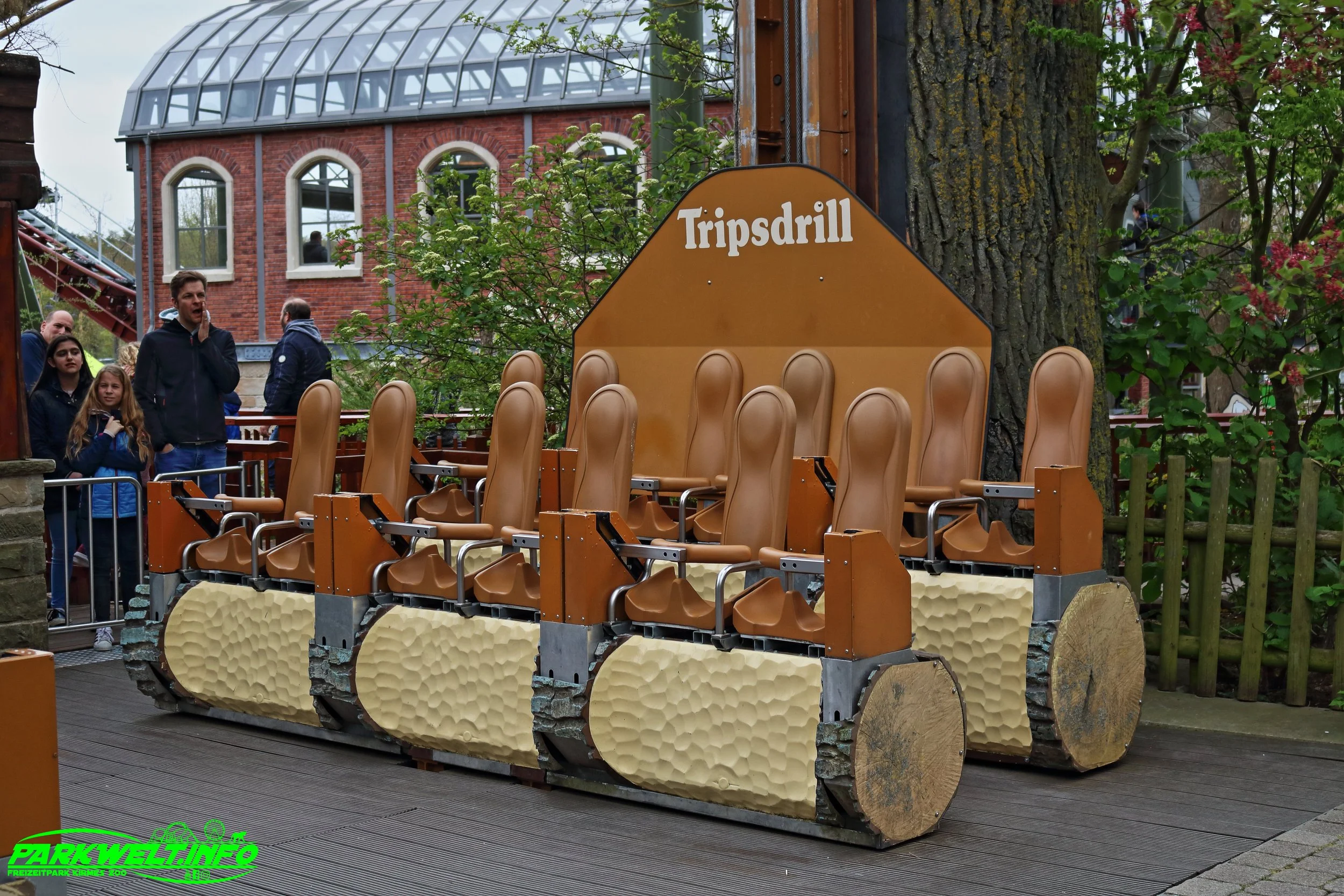 Doppelter Donnerbalken Bear Bartholet Tilting Free Fall Tower Erlebnispark Tripsdrill Cleebronn Baden Württemberg Freizeitpark Themepark Wildpark Attraktionen Fahrgeschäfte Park Plan Parkplan Map Guide Anfahrt Adresse Achterbahn