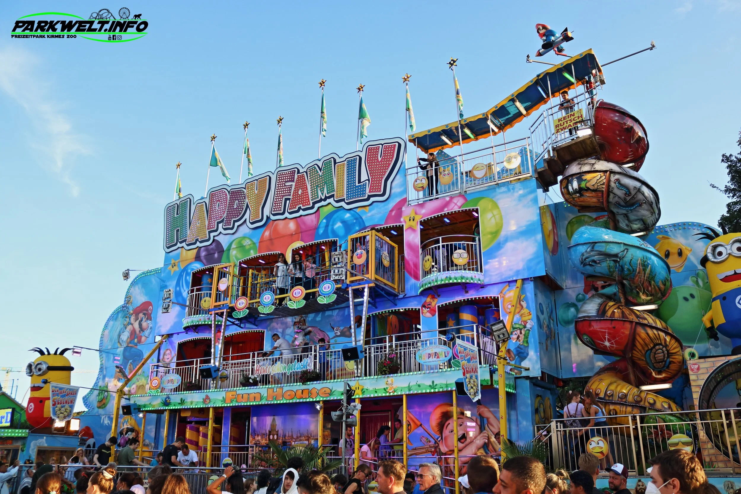 happy family karlheinz heine fun house barbisan Rollercoaster Coaster Kirmes Volksfest Jahrmarkt Attraktion Fahrgeschäft Karussell