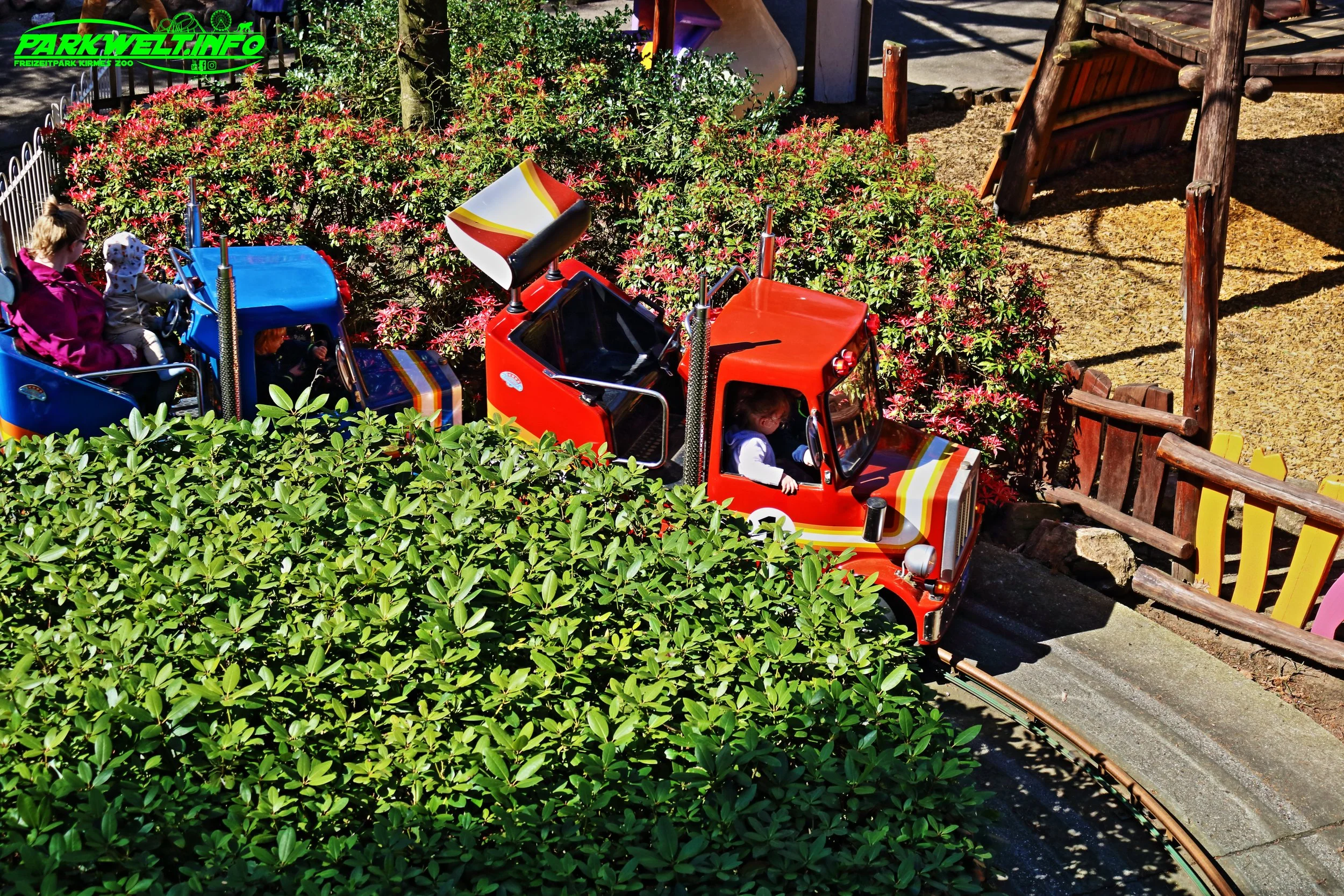 Convoy Zamperla Kinder Karussell Avonturenpark Hellendoorn Freizeitpark Themepark Amusementpark Attractiepark Info Attraktionen Fahrgeschäfte Park Plan Map Guide Achterbahn Coaster Rollercoaster Öffnungszeiten Preise