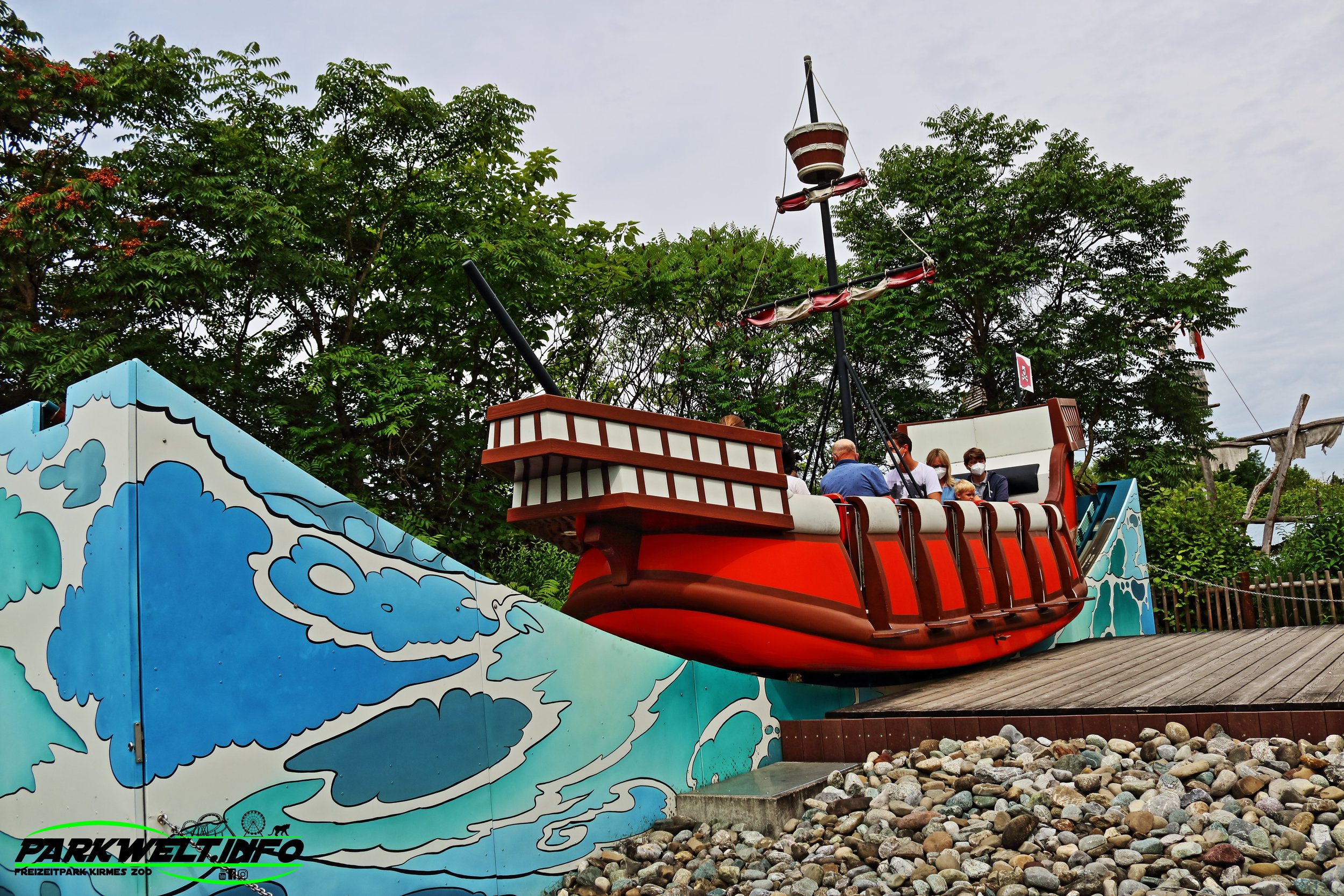 Piratenschule zamperla rocking tug lego legoland freizeitpark
