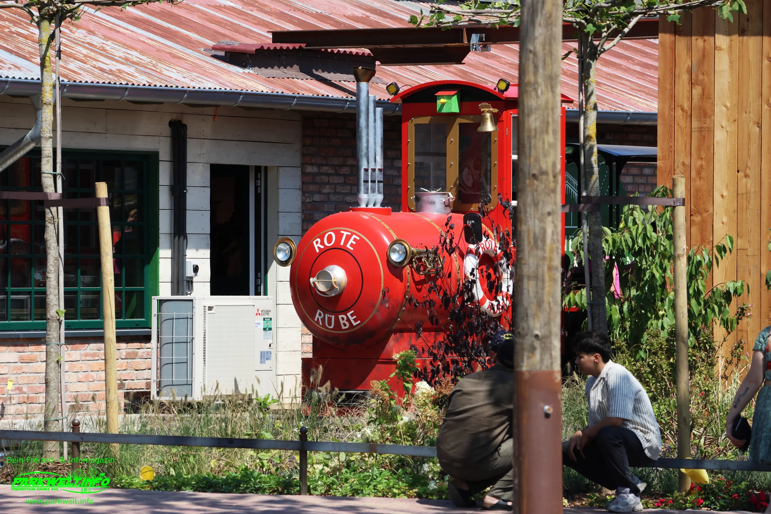 Die LPG Rote Rübe im Karls Erlebnis-Dorf Oberhausen lädt kleine und große Besucher zu einer gemütlichen Rundfahrt durch das gesamte Erlebnis-Dorf ein