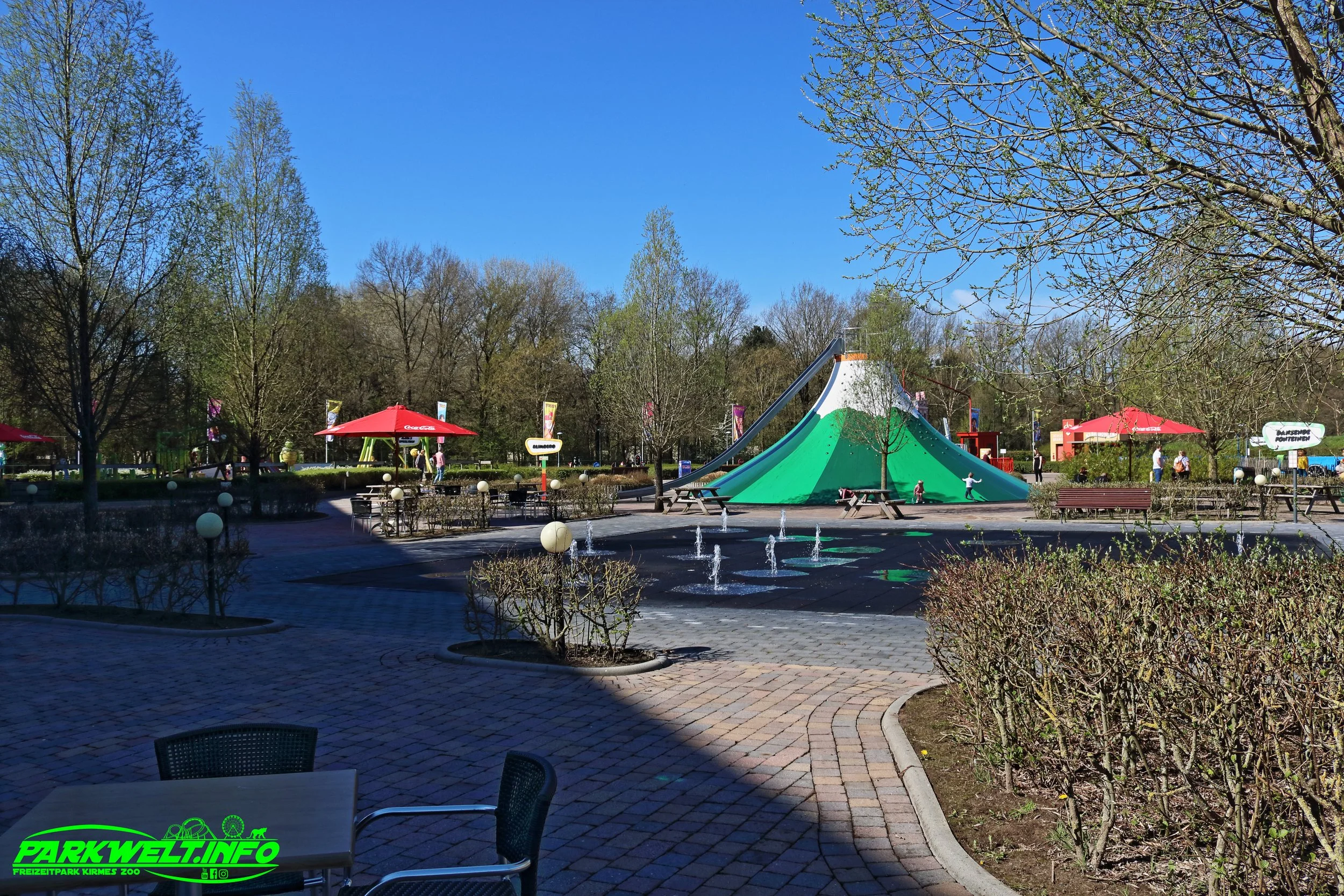Plopsa Indoor Coevorden Freizeitpark Themepark Niederlande holland Achterbahn Coaster Attraktionen Fahrgeschäft Center Parcs Huttenheugte