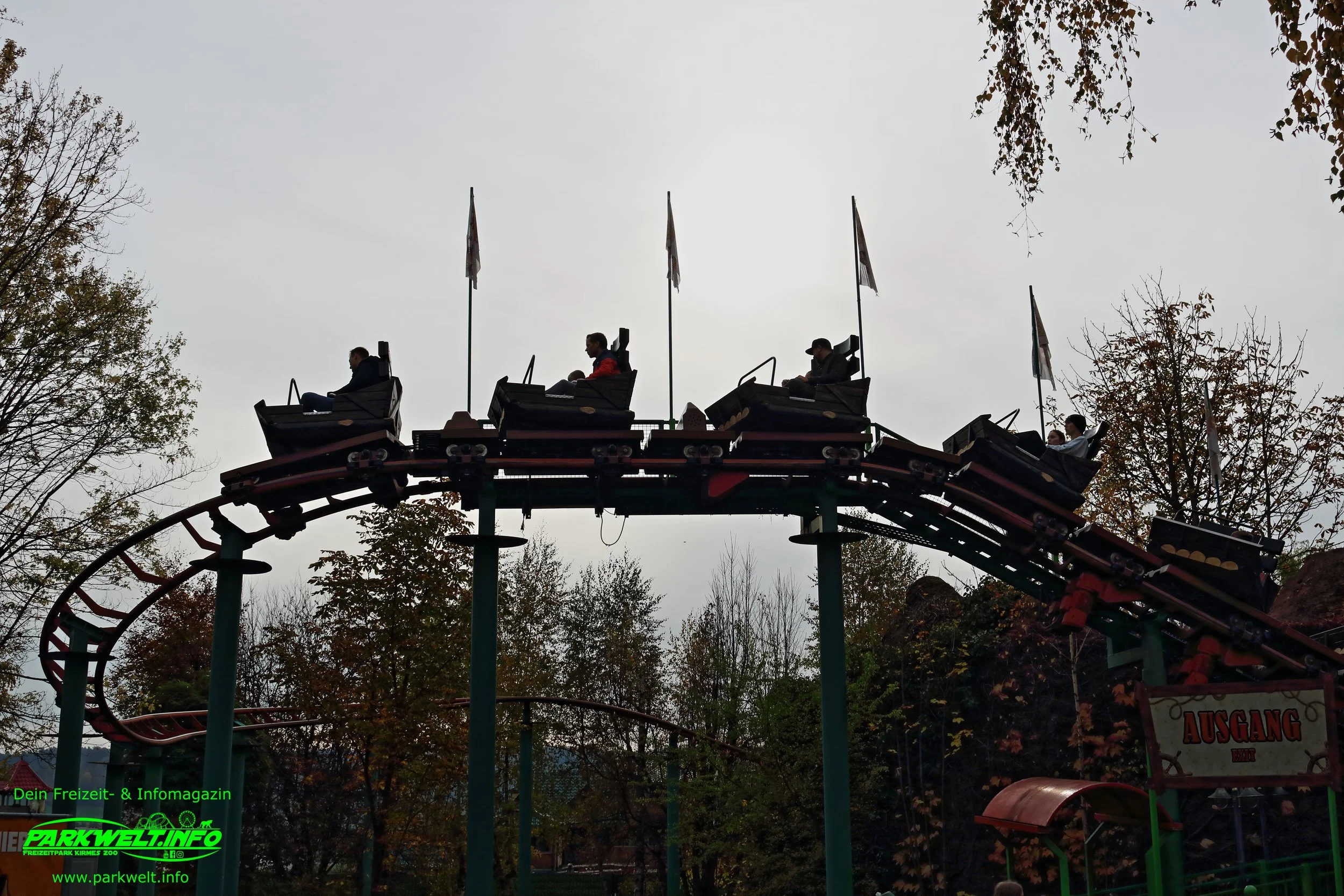 Piraten Spinner Zierer Rides Prototyp Spinning Coaster  Achterbahn  Rollercoaster Karussell  Achterbahn Freizeitland Freizeit Land Geiselwind Bayern Mölter Attraktion