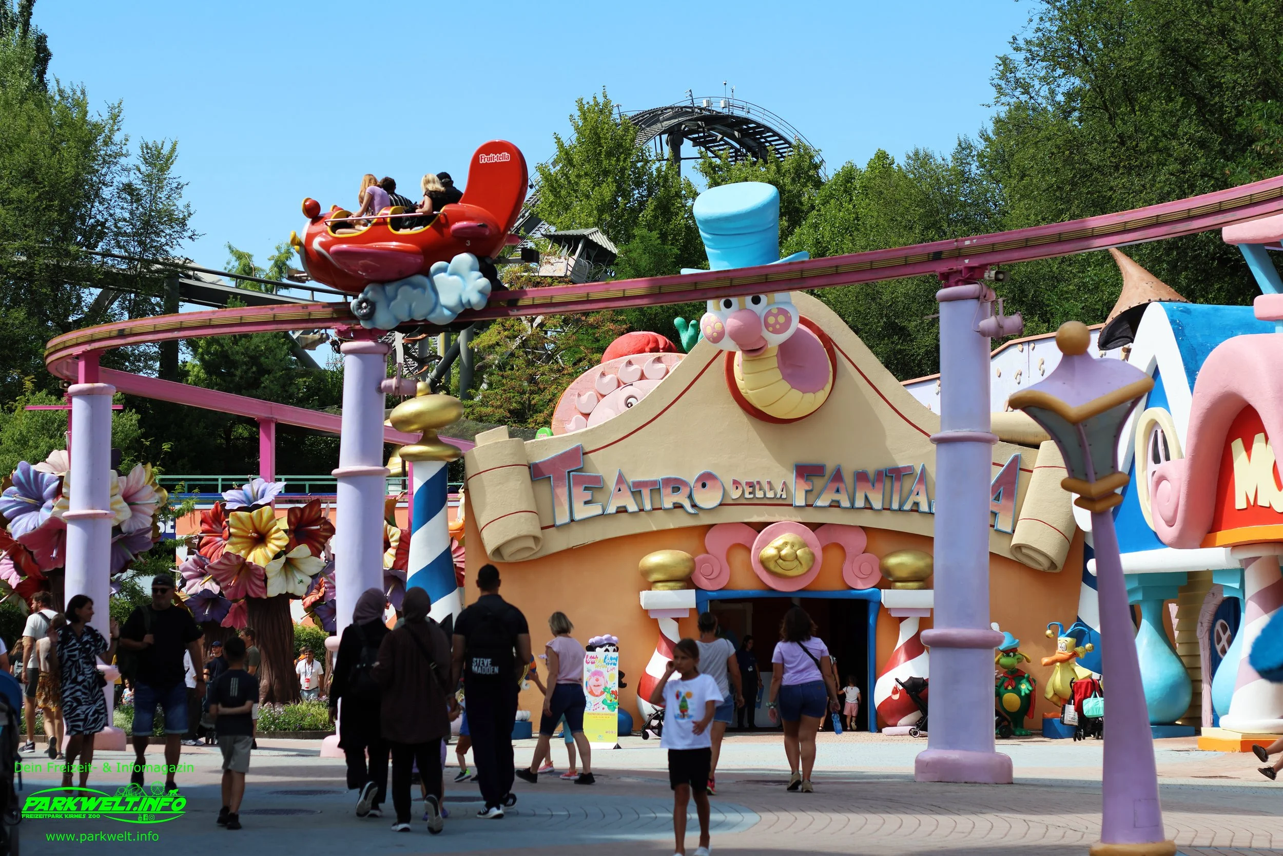 Volaplano im Gardaland Resort – Flug mit der Hochbahn über das Fantasy Kingdom
