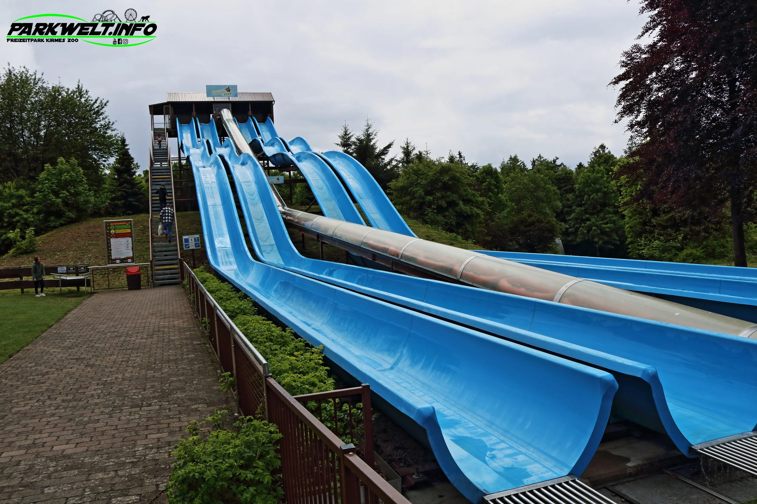 Wellenreiter Bootsrutsche Metallbau Emmeln Panorama Park Sauerland Freizeitpark Ausflugsziel Wildpark Rodelbahn Sommer Ausflugsziel Familien Ausflug Info Attraktionen Fahrgeschäfte Tiere