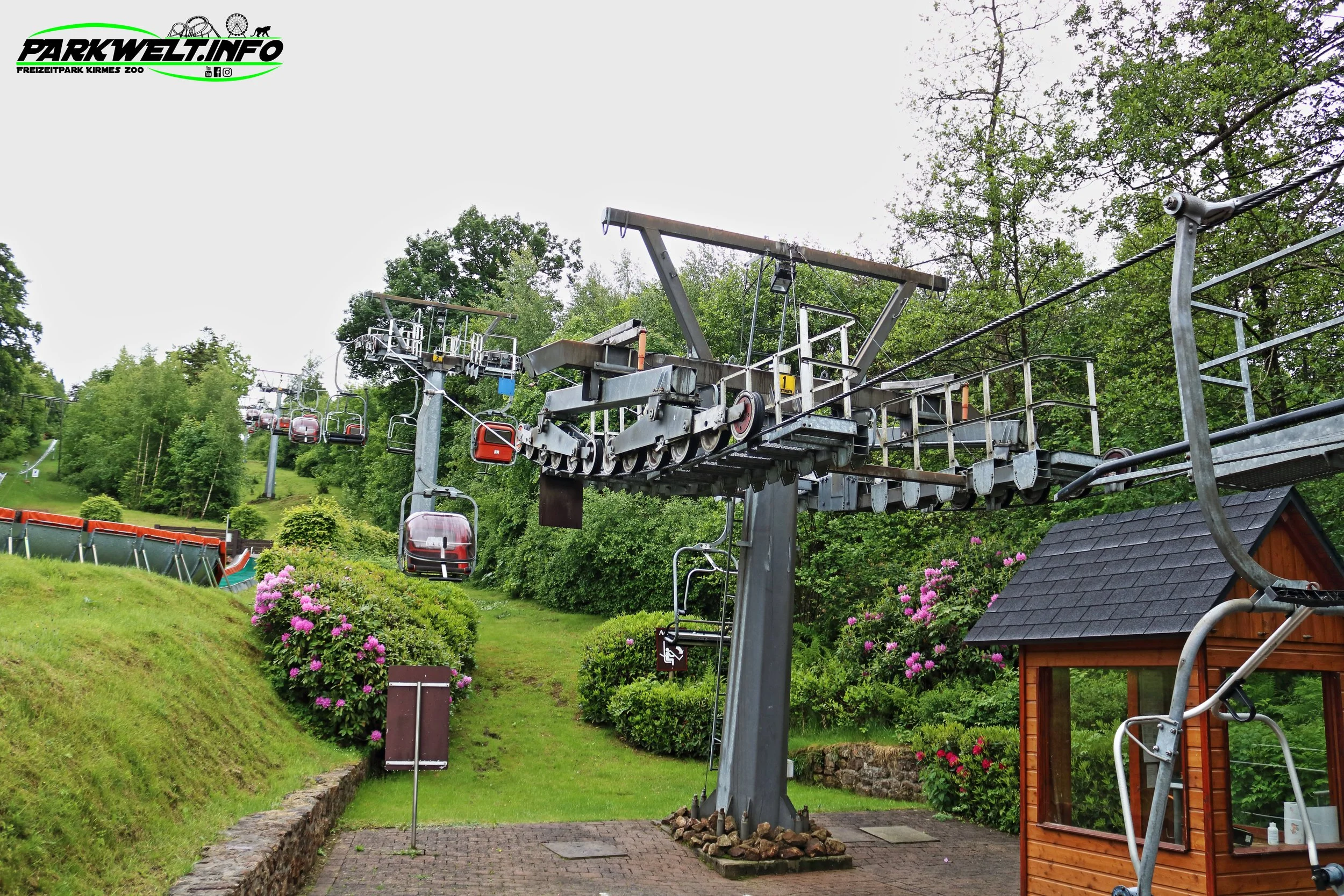 Sessellift Seilbahn Leitner Panorama Park Sauerland Freizeitpark Ausflugsziel Wildpark Rodelbahn Sommer Ausflugsziel Familien Ausflug Info Attraktionen Fahrgeschäfte Tiere