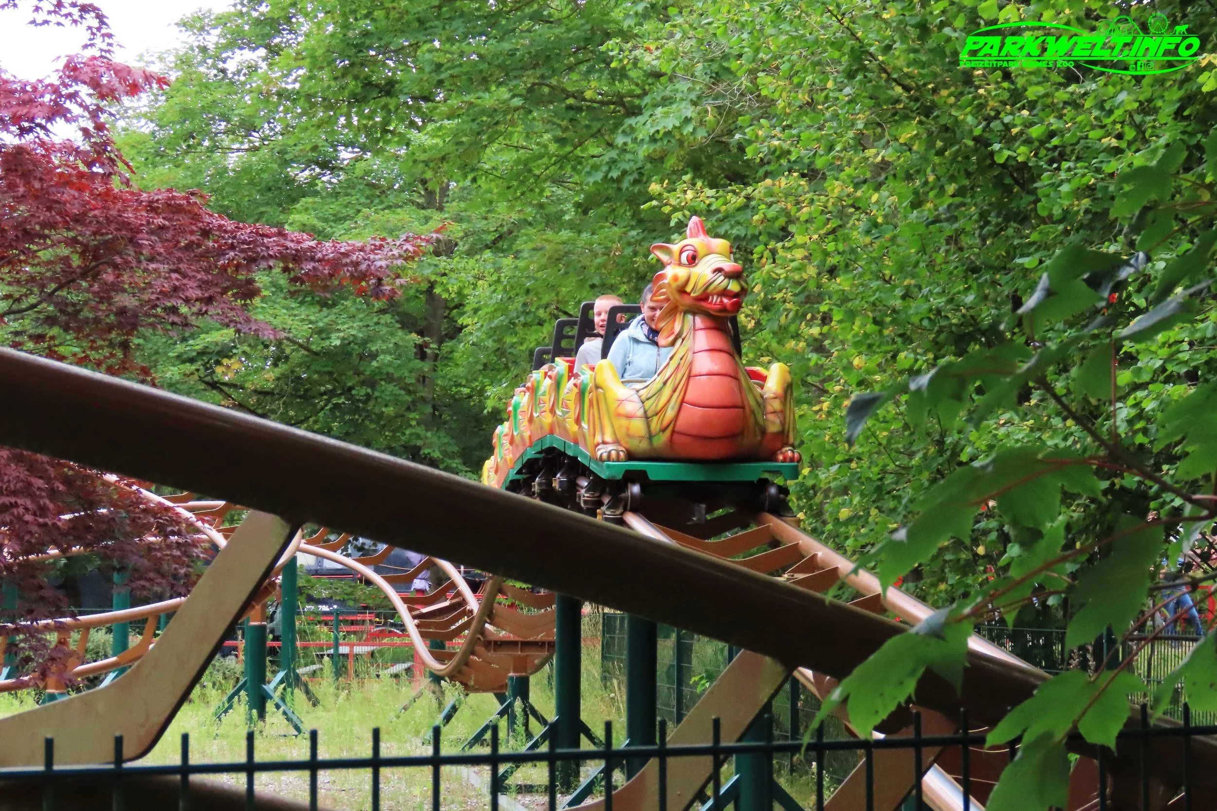 Tolk Schau Familien Freizeitpark Tolk Schleswig Holstein Attraktionen Fahrgeschäfte Grillhütte Adresse Themepark Achterbahn
