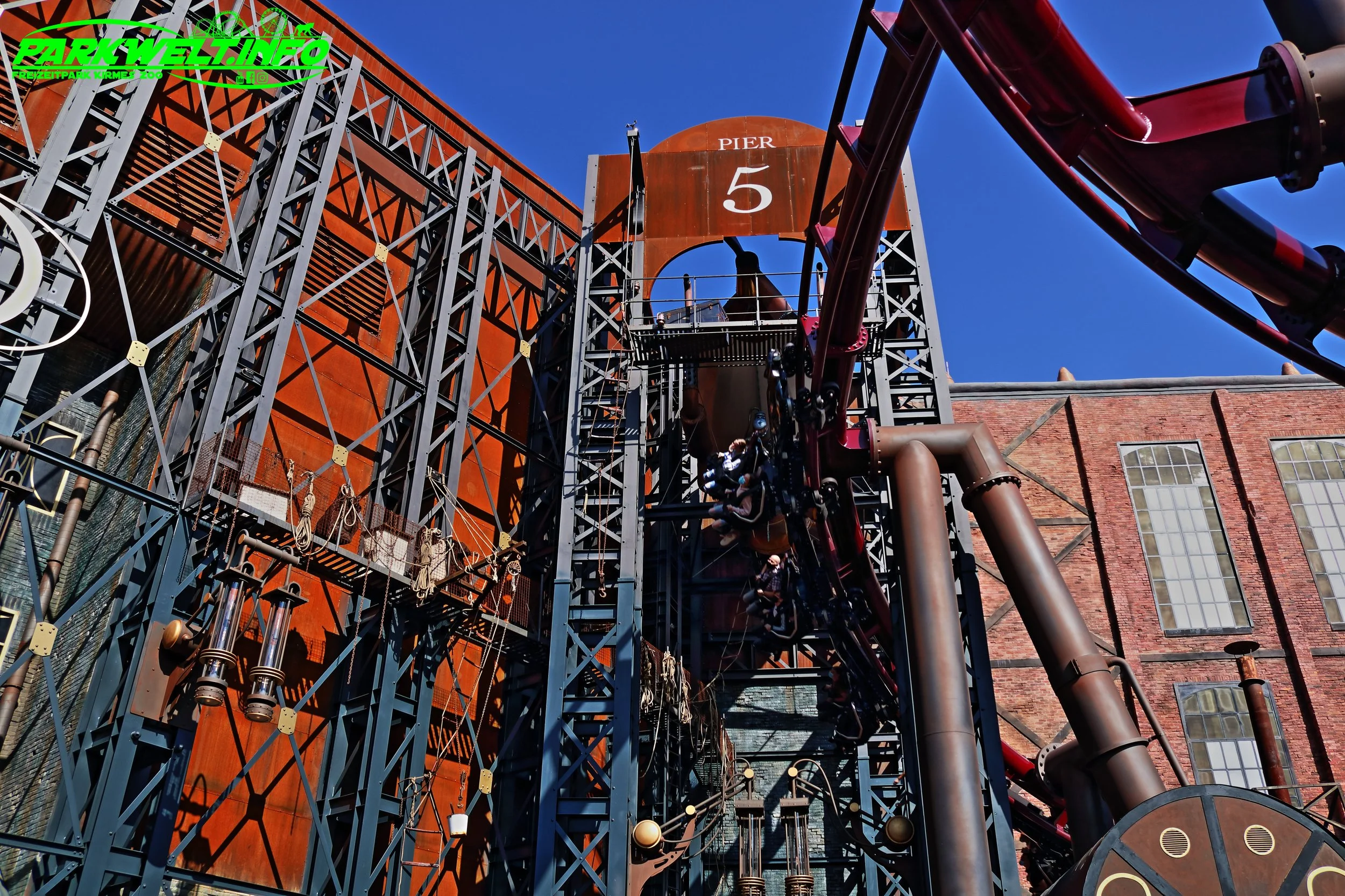 FLY F.L.Y. Phantasialand Rookburgh Vekoma Flying Launch Coaster Rollercoaster Achterbahn Freizeitpark