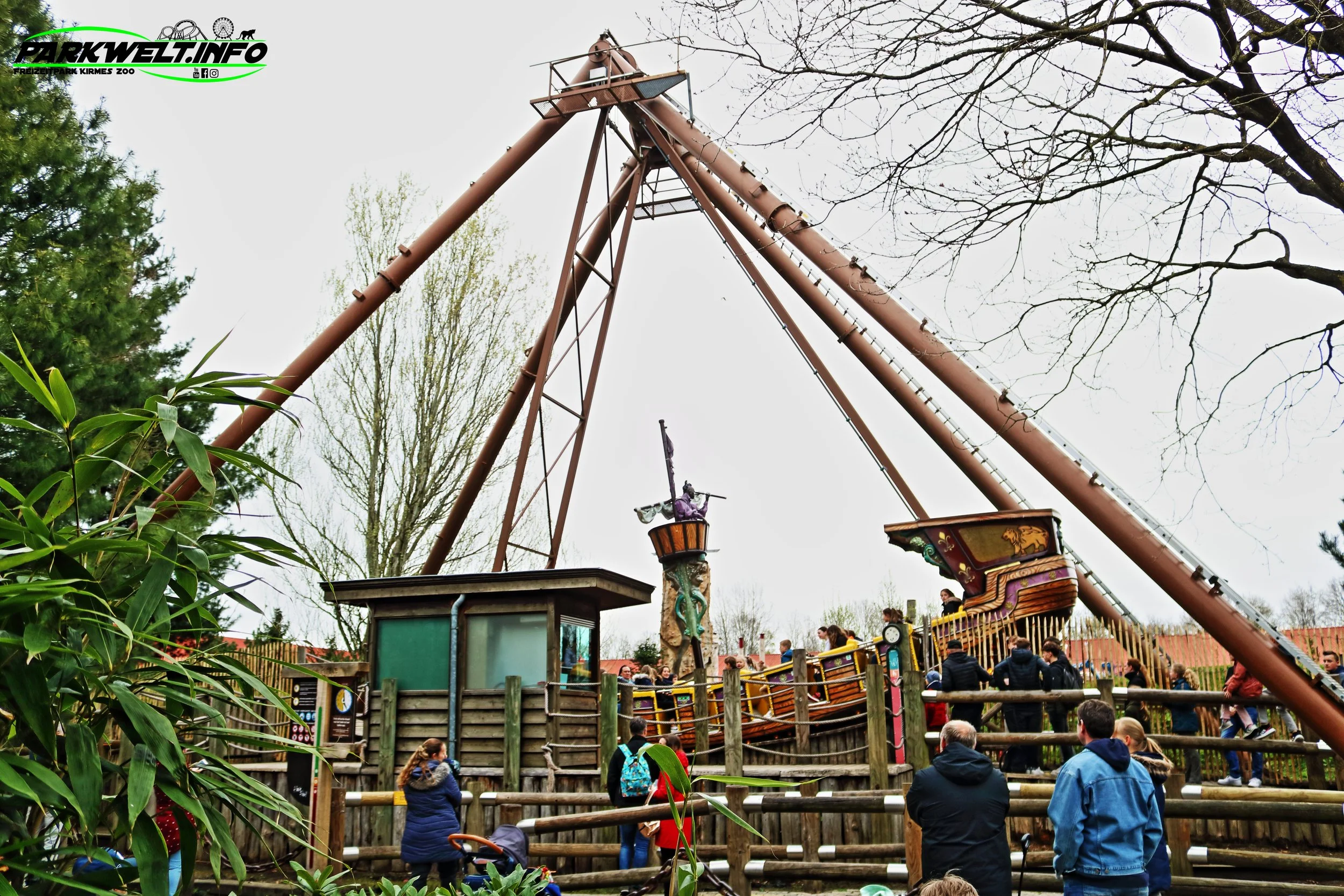 Pirat The Huss Schiffschaukel Attractiepark Slagharen Freizeitpark Themepark Attraktionen Fahrgeschäfte Info Park Plan map guide anfahrt