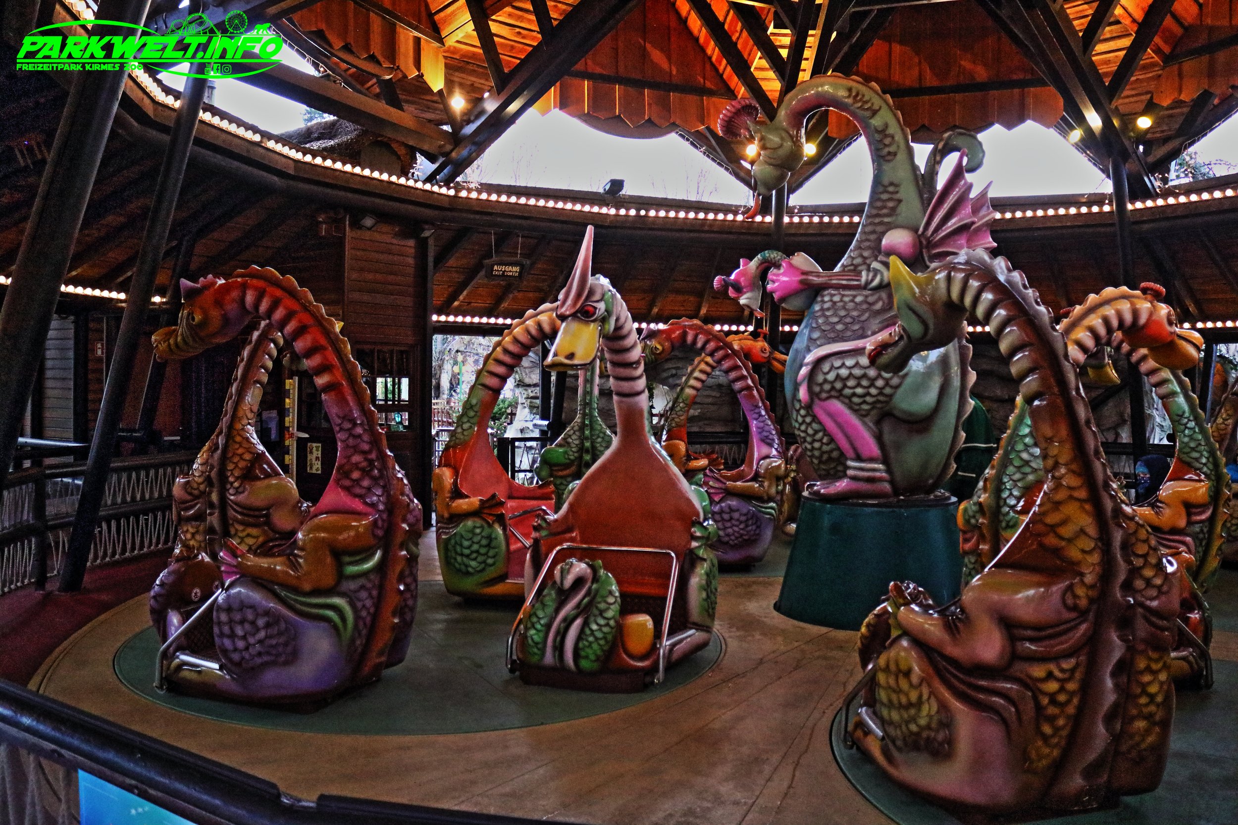 Spinning Dragons Dino Karussell Mack Rides Europa Park Rust Attraktionen Fahrgeschäfte Achterbahn Info Anfahrt Preise Guide Park Plan Map Rulantica Freizeit Coaster Bilder Galerie Veranstaltungen Übernachtung Information