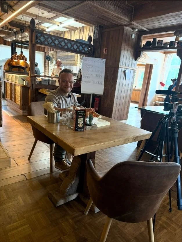 Scharfe Pizza-Challenge begeistert Gäste in der Pizzeria Minuti a Napoli am Ebnisee Schwaben Resort Park