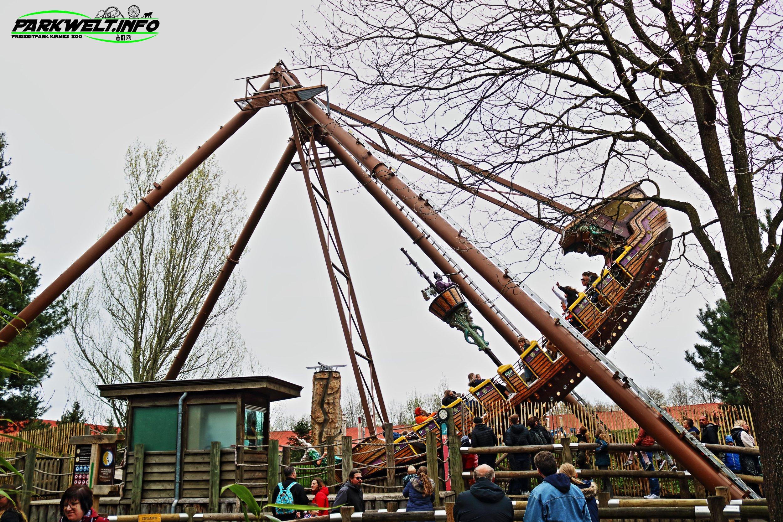 Pirat The Huss Schiffschaukel Attractiepark Slagharen Freizeitpark Themepark Attraktionen Fahrgeschäfte Info Park Plan map guide anfahrt