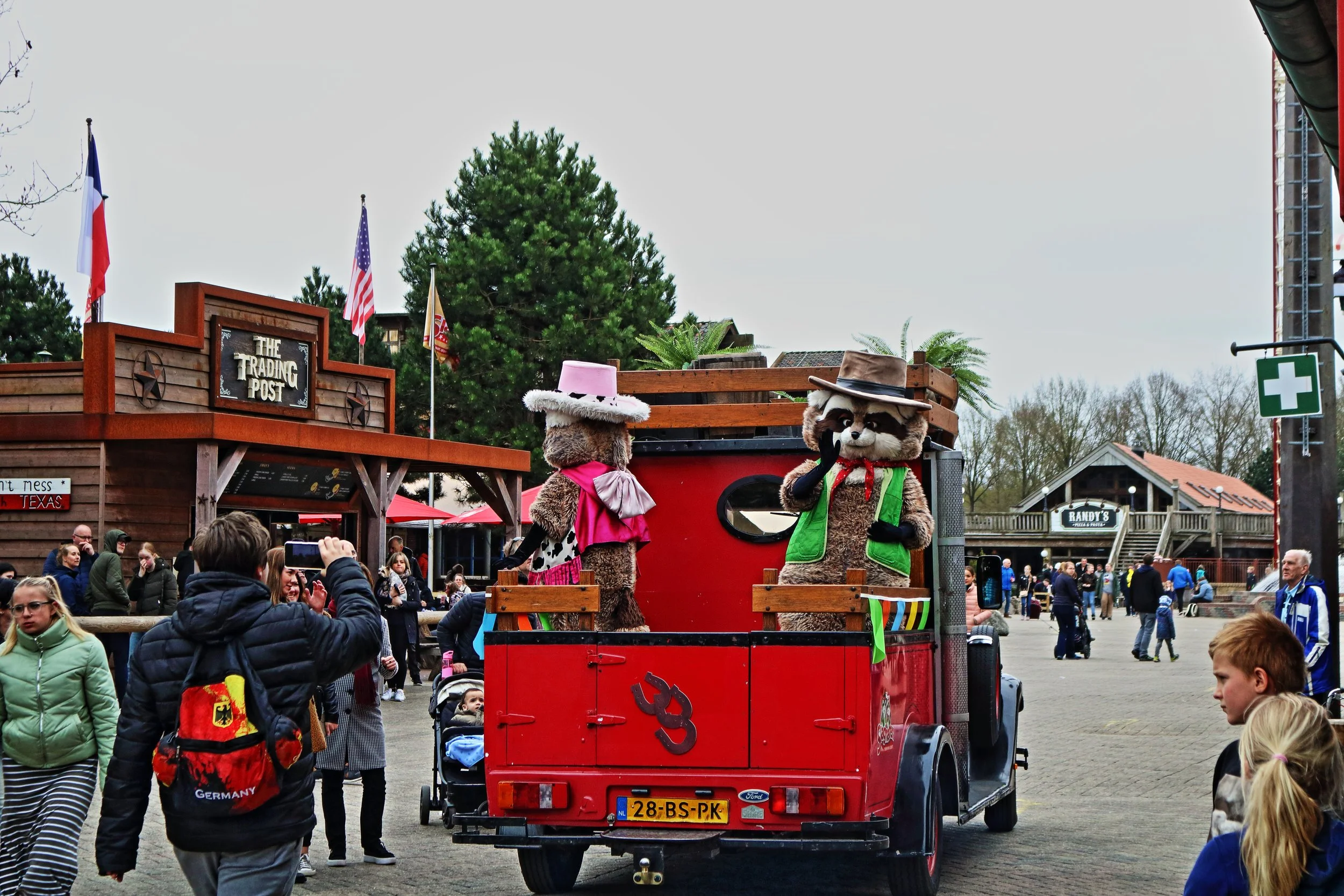 Attractiepark Slagharen Freizeitpark Themepark Attraktionen Fahrgeschäfte Info Park Plan map guide anfahrt 