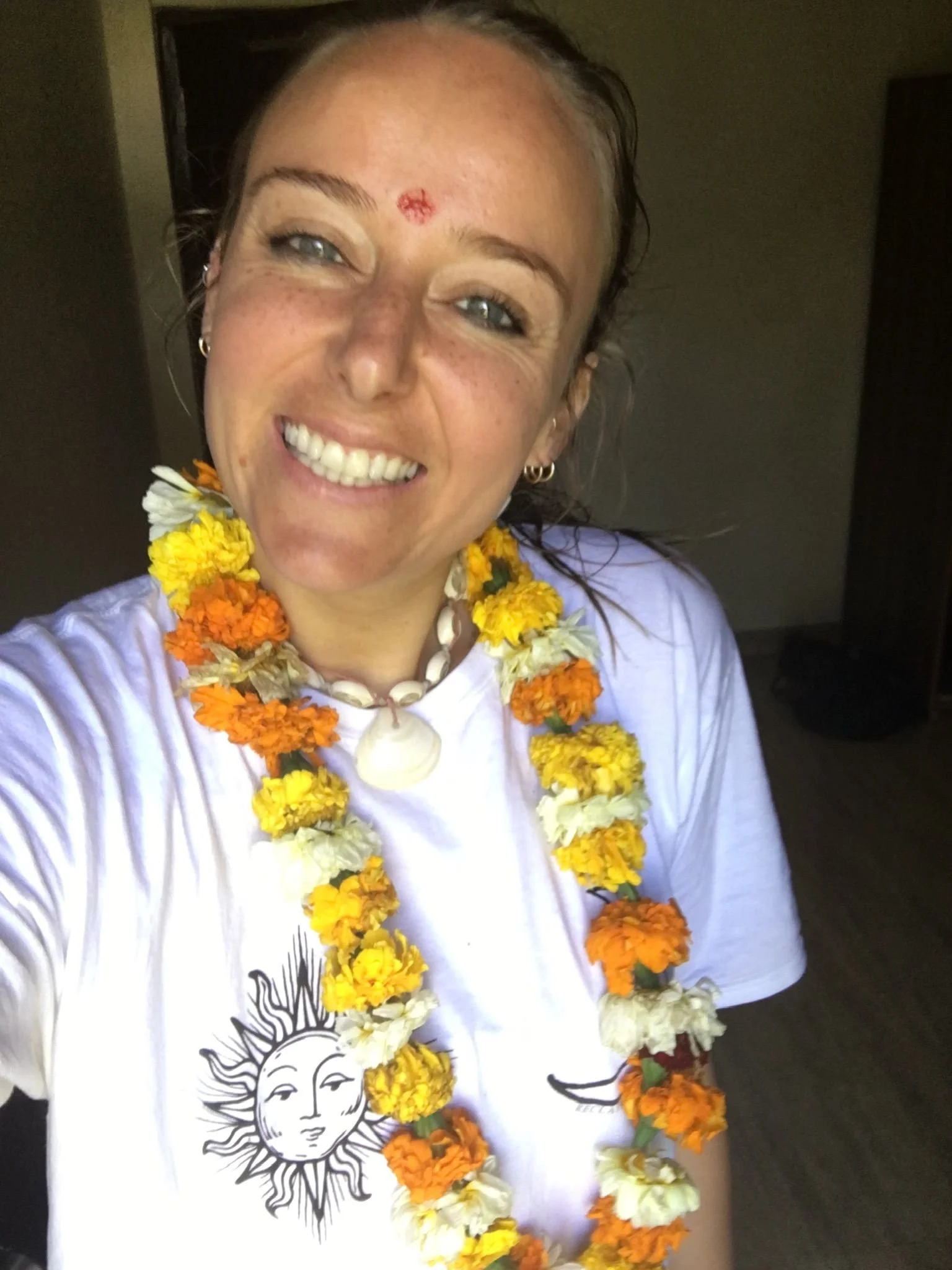 Tiphaine LAMBLIN, Fondatrice de Sister Conseils et Créatrice de la méthode officielle du Déblocage émotionnel Tiphaine LAMBLIN ©® lors de son premier voyage en inde