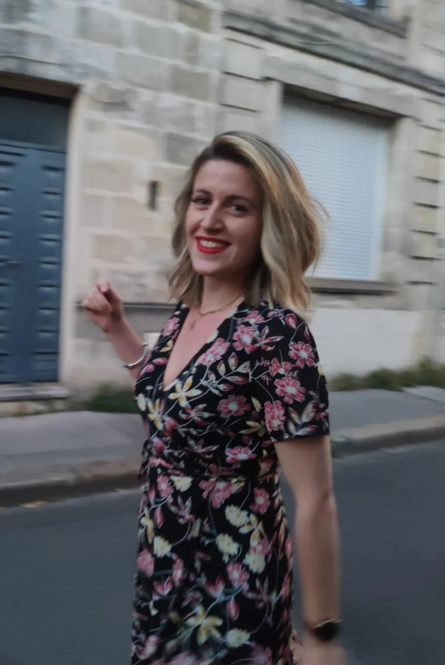 Lucie - Thérapeute officielle Sister Conseils basée à Biarritz - Formée à la méthode Déblocage émotionnel Tiphaine LAMBLIN ©®