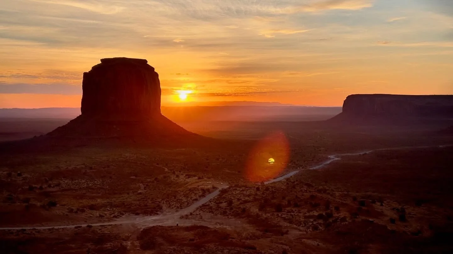 After dusk is dawn&hellip; #monumentvalley #utah #arizona #roadtrip #iphonephotography #sunrise #utahphotographer #utahphotography #arizona_landscapes #navajo #navajonation @ecarter37 @joroberts1234 @peteroberts1886