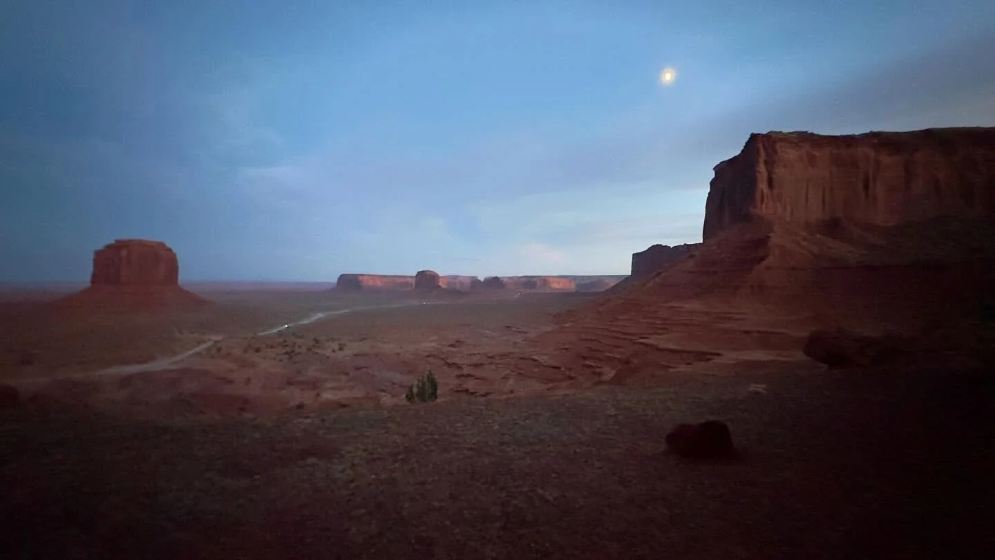 #monumentvalley at dusk. Taken from my hotel balcony. Stunning.
#monumentvalleynavajotribalpark #utah #arizona #navajo #navajonation #utahphotographer #utahphotography #arizona_landscapes #roadtrip #iphonephotography @ecarter37 @joroberts1234 @petero