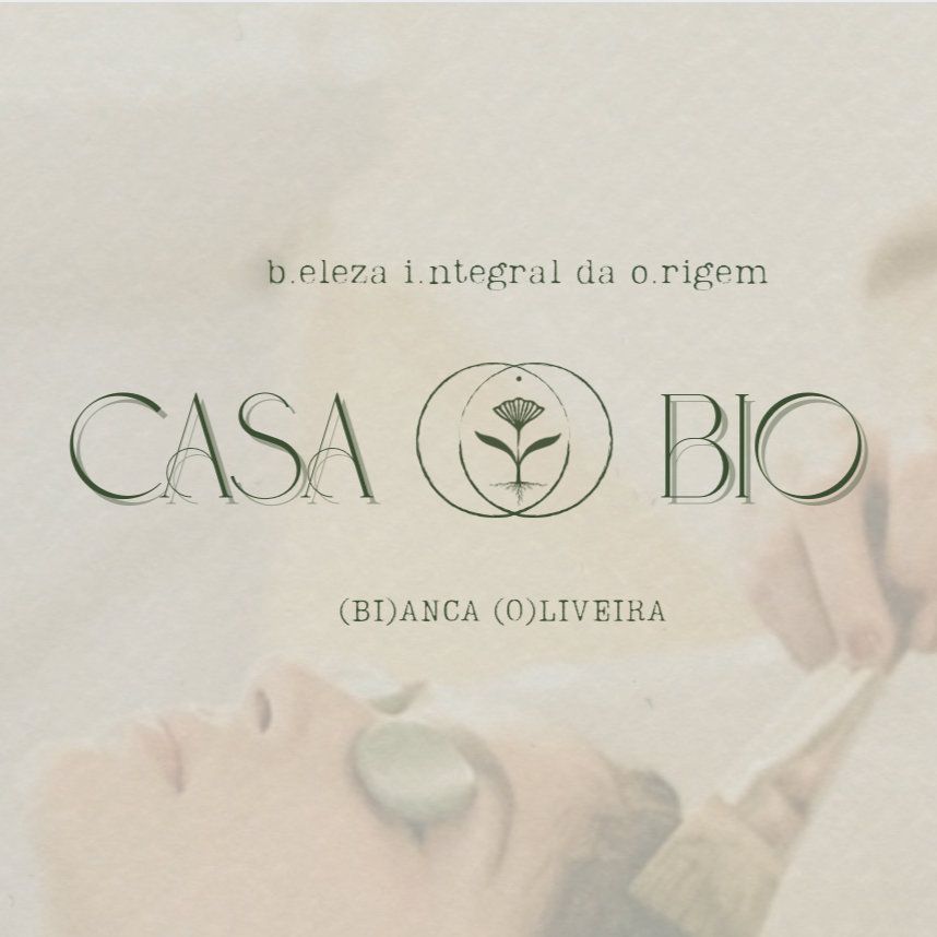 Logo for Casa Bio featuring a stylized flower within a circle, with text in Portuguese about natural beauty and organic products, and the name Bianca Oliveira.