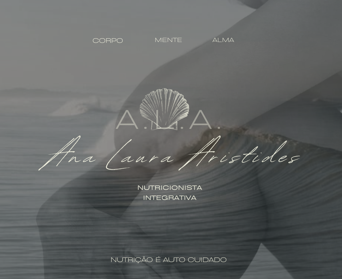 A website page for Ana Laura Aristides, an integrative nutritionist, with a soothing ocean wave background, a shell logo, and text in Spanish and Portuguese about self-care and wellness.