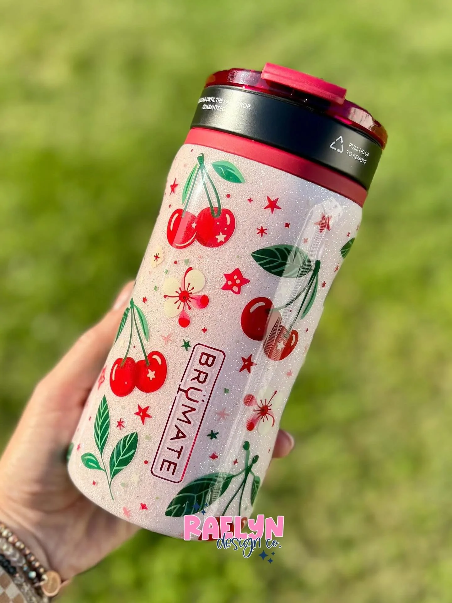 This #brumate trio 😍 I love how it really comes together with that lid! 

#brumatetrio #epoxytumbler #tumblerartist #glitter #glittertumbler #cherries