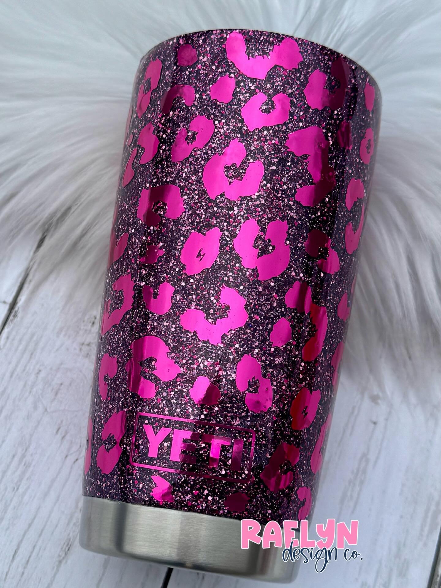 OBSESSED. 

#yeti #epoxytumbler #tumblerartist #glittertumbler #customyeti