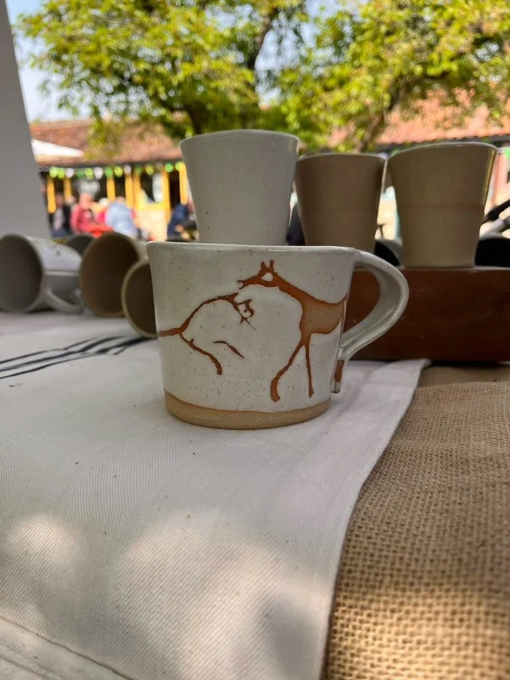 White horse mugs!! Was so fun to make these :)

Had such a gorgeous day @tithebarnworkshops Folk Fringe yesterday, very grateful to all the lovely faces I got to meet and that brought one of my pieces home with them <3 Have a pic of me having a bi