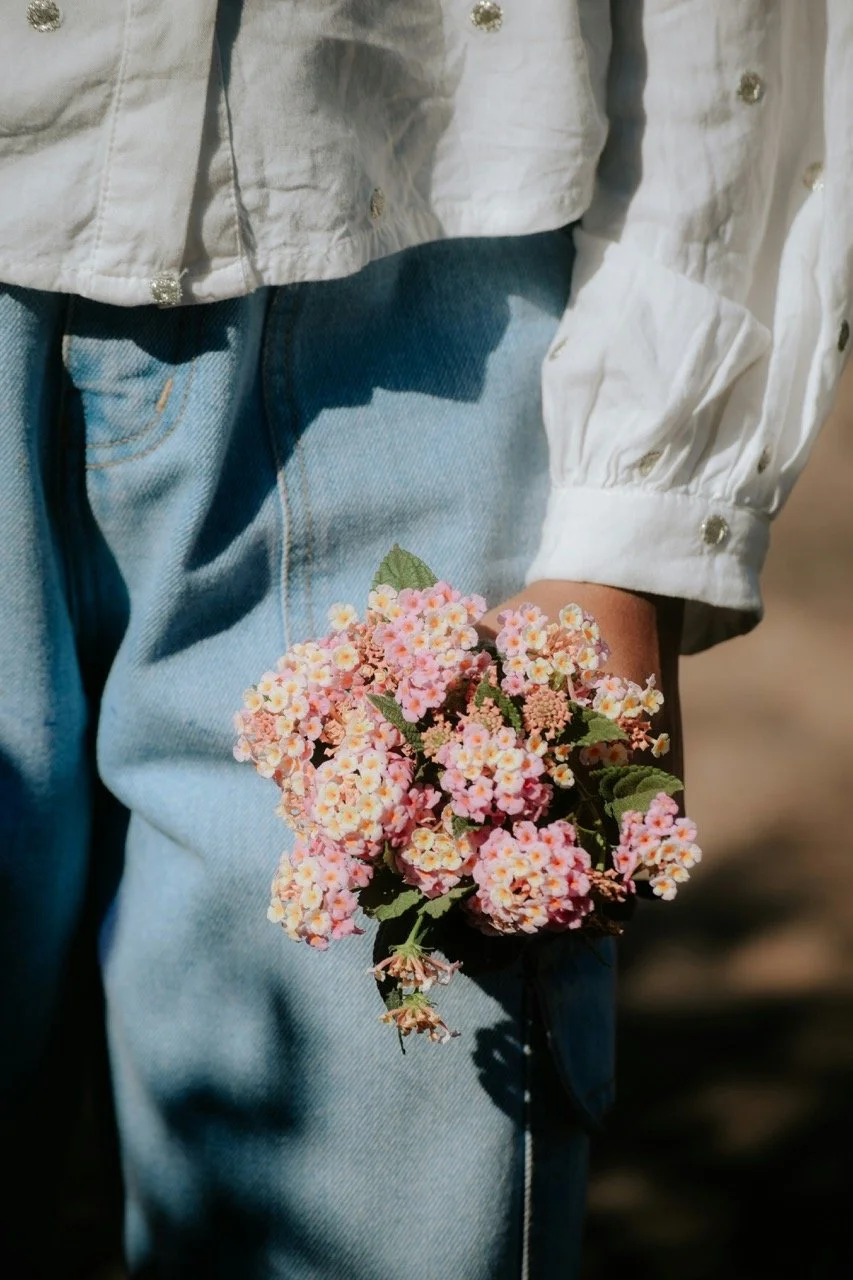 hand-holding-small-bouquet-of-pink-flowers