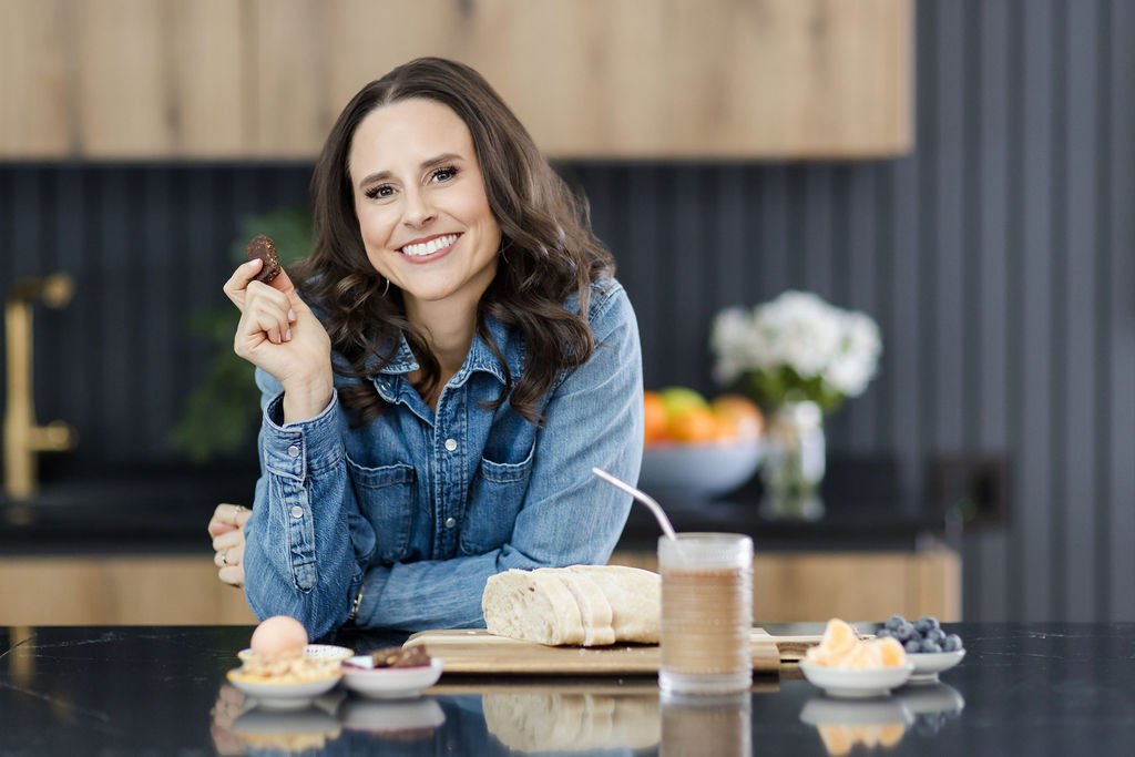 hormone-health-coach-eating-chocolate-and-coffee