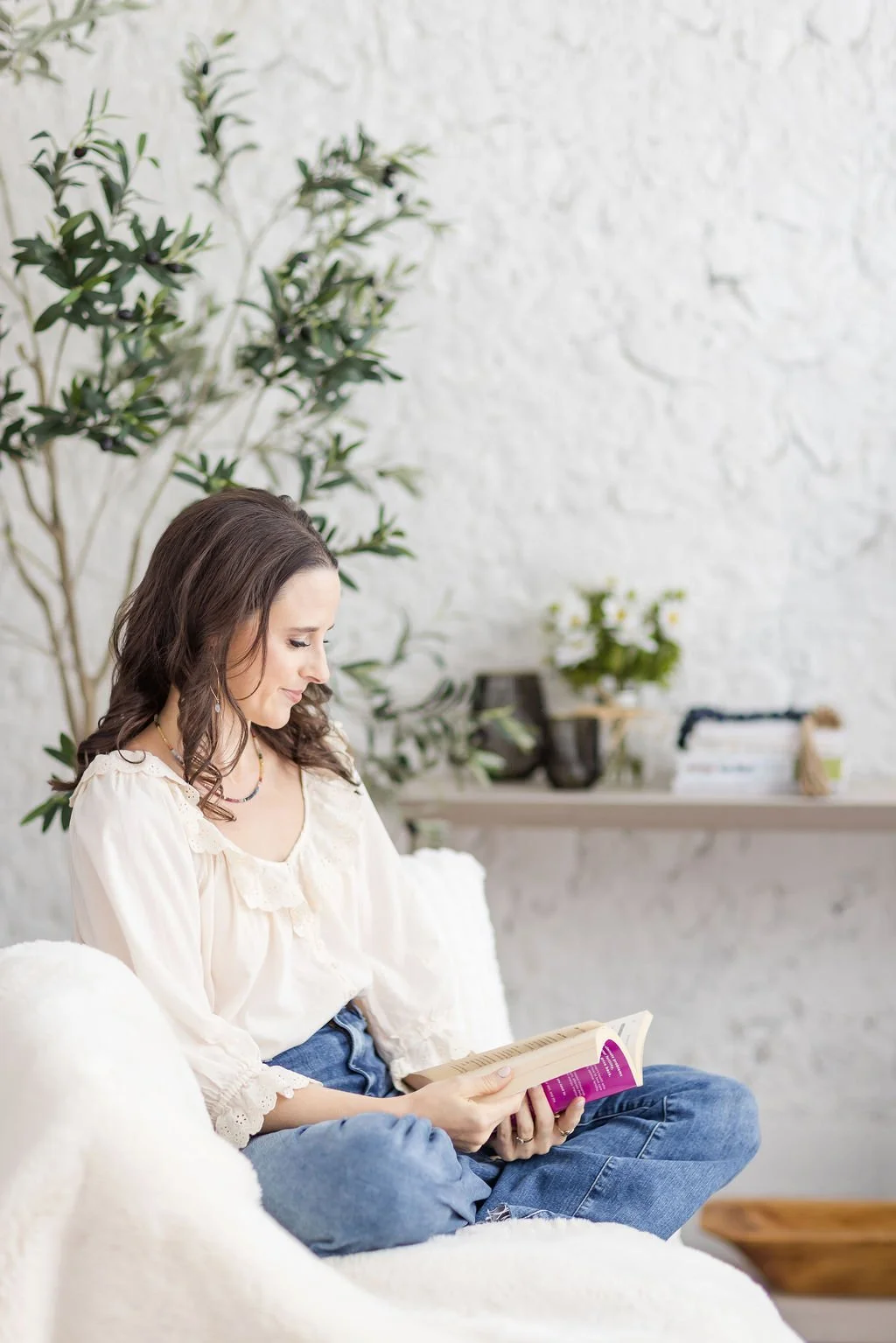 fertility-coach-reading-a-wellness-book