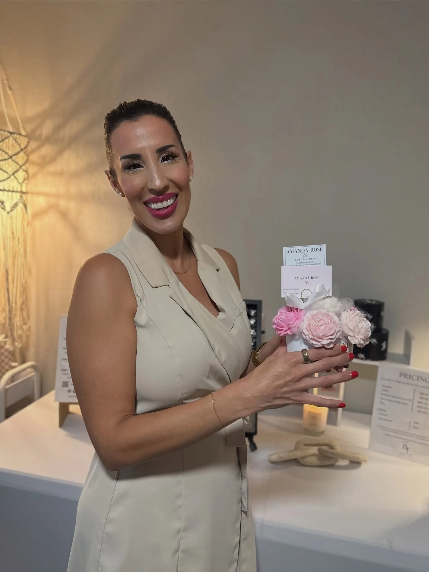 Had the opportunity to zap Amanda from @amandarosecompany 💐✨

She creates luxury, custom wax melts that smell insanely good - all handcrafted right here in North Phoenix/Scottsdale 🤍

If you&rsquo;re local, definitely check her out + show her some 