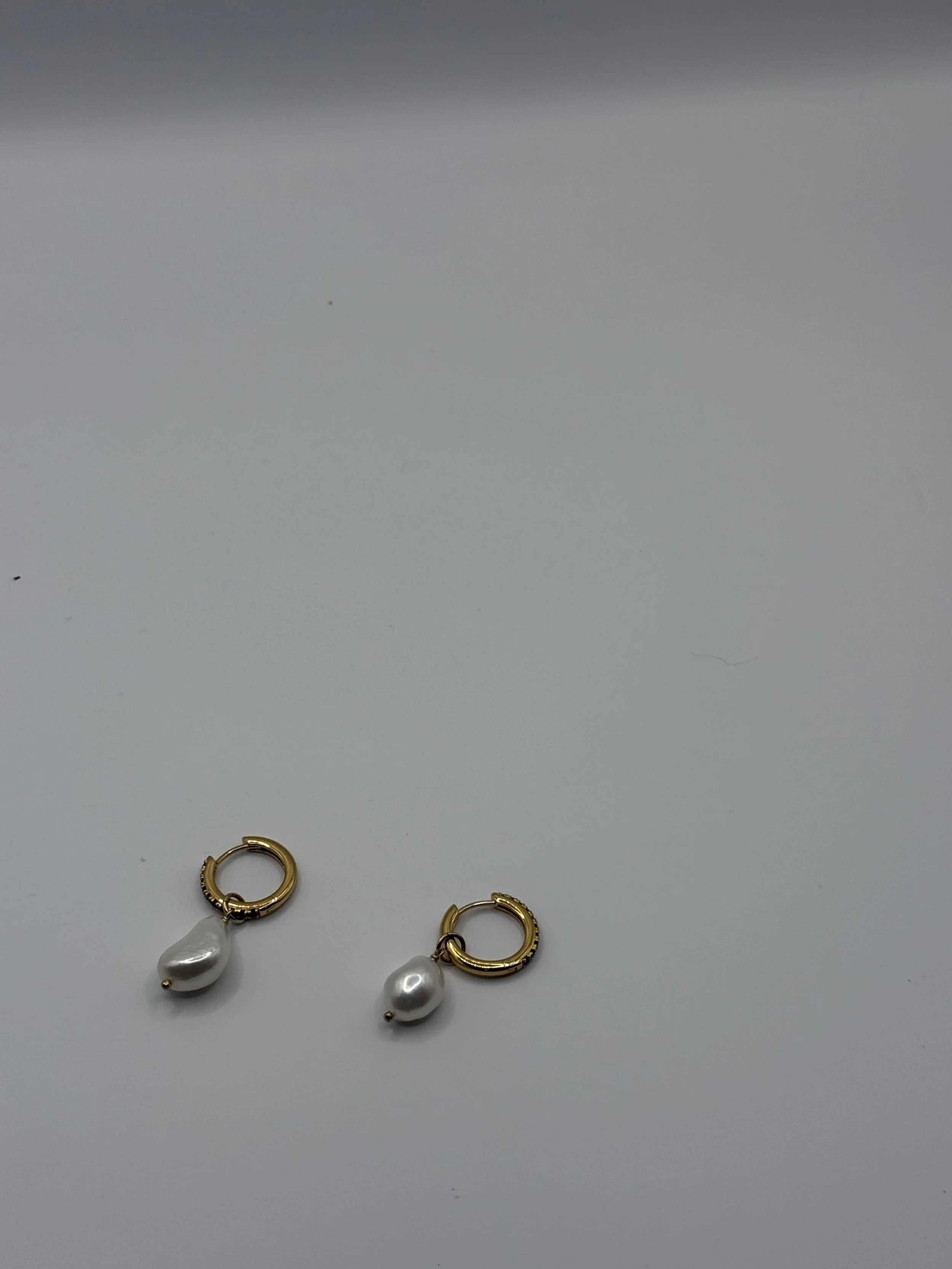 Elegant Freshwater Pearl & Black Stud Earrings