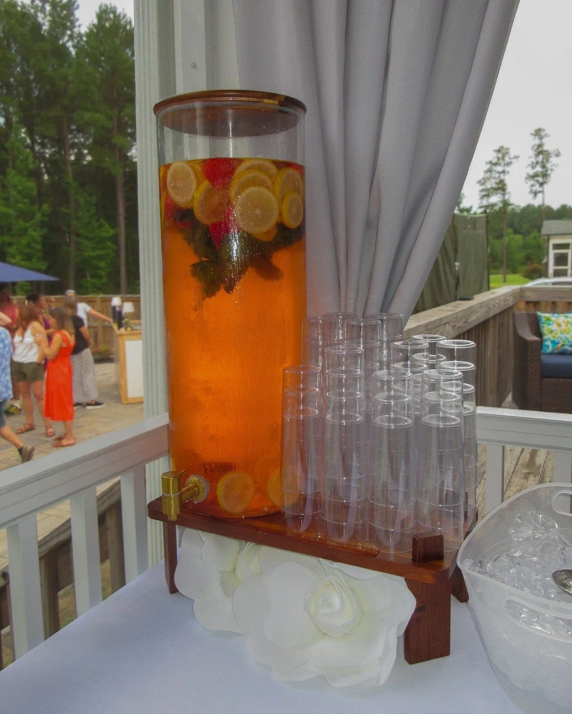 BeesWings Mobile Drinkery Glass Dispenser