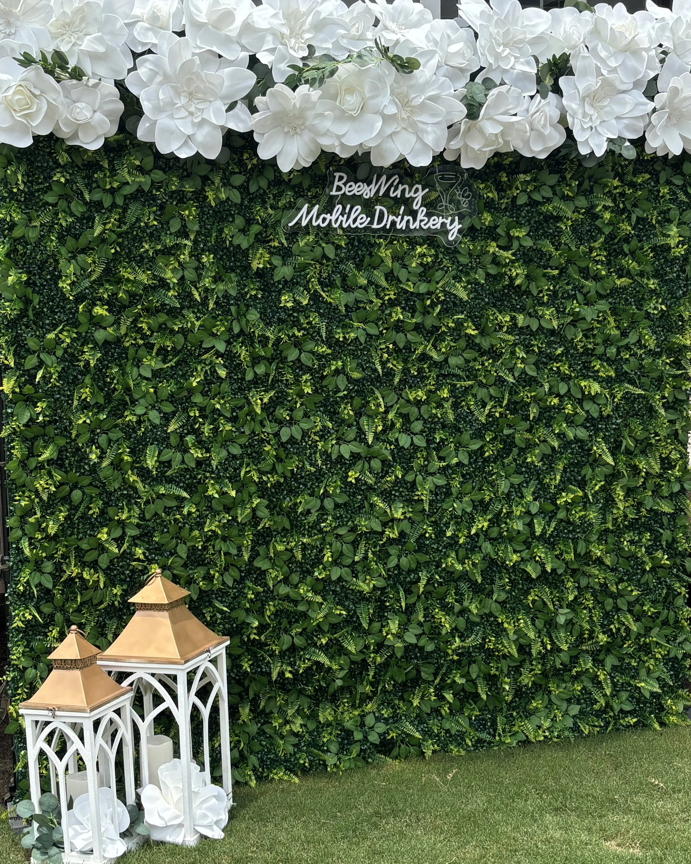 BeesWings Mobile Drinkery Greenery Wall