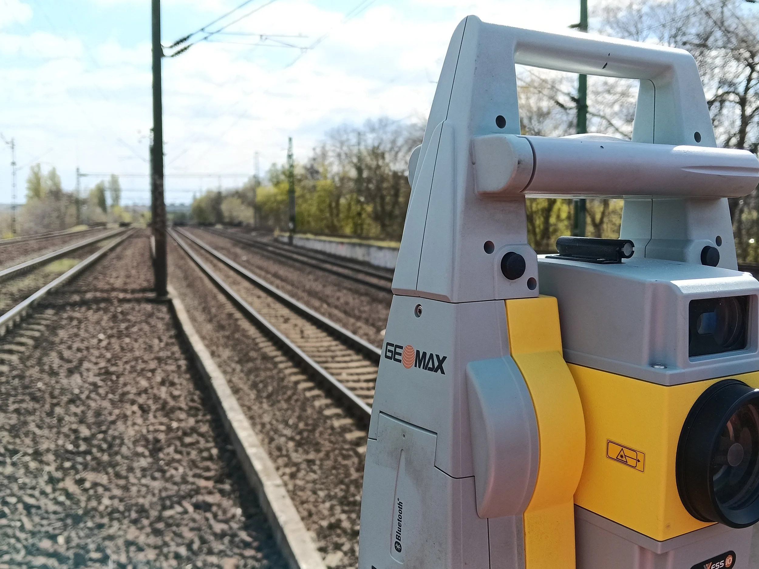 Vasútmérés és szabályozás geodéziai felmérések alapján biztonságos üzemeltetéshez