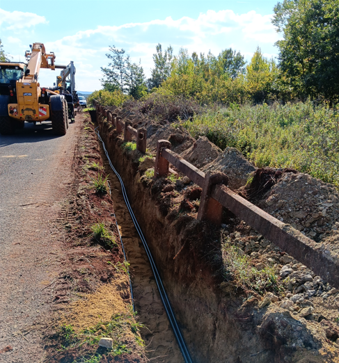 Kitűzött elektromos közmű nyomvonalának visszamérése Halimba közelében
