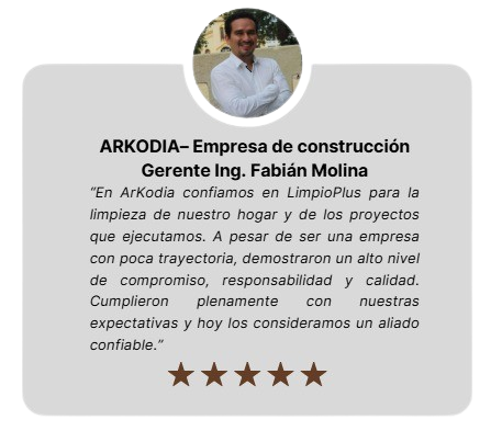 Recomendación de gerentes de ARKODIA, firma de construcción, Fabián Molina, con cinco estrellas de calificación.