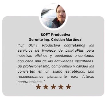 Tarjeta con foto de un hombre, texto en español sobre servicios de limpieza y recomendación para futuras contrataciones, cinco estrellas debajo.