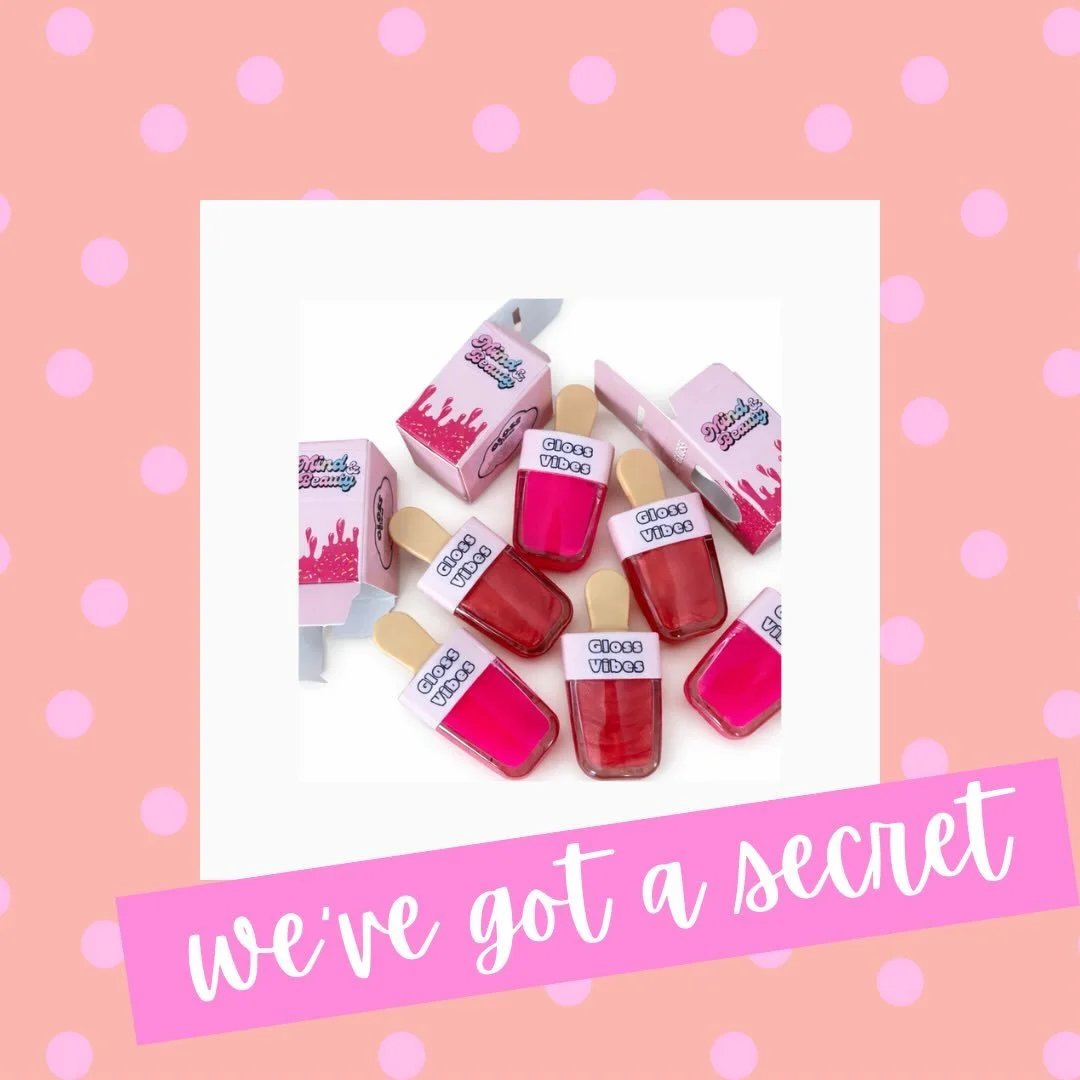 🍒 POPSICLE CHERRY

You know that sweet cherry popsicle vibe?
That bright, juicy, summer kind of scent?

Yeah. That one.

But make it glossy.

✨ High shine
✨ Cushiony feel
✨ Sweet cherry vibe (not overpowering)
✨ Soft shimmer glow

It&rsquo;s that no